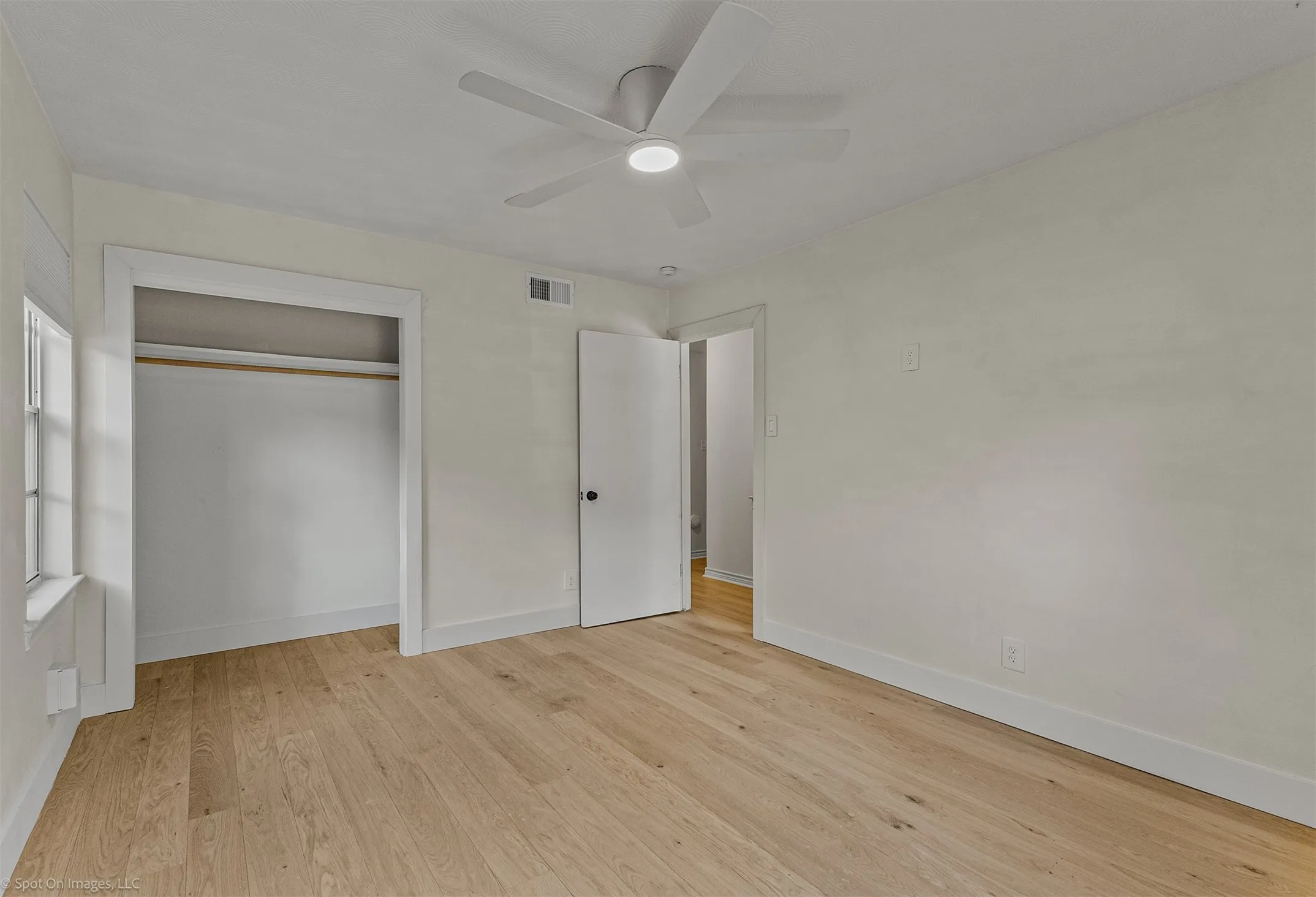 Single Family Residence For Rent in Dallas County , 1351 Dell Oak Drive, Dallas, Texas 75217, 3 Bedroom, 3 Bathroom, 2 Garage spaces, 1,413 Sqft, built in 1958, mls#21377388, Real Estate Agent in Dallas, Homes For Rent in Dallas county, Homes For Rent in Dallas, Realtor in Dallas Texas, Real Estate Brokerage Independent Realty Texas, Luminita Cordes Realtor