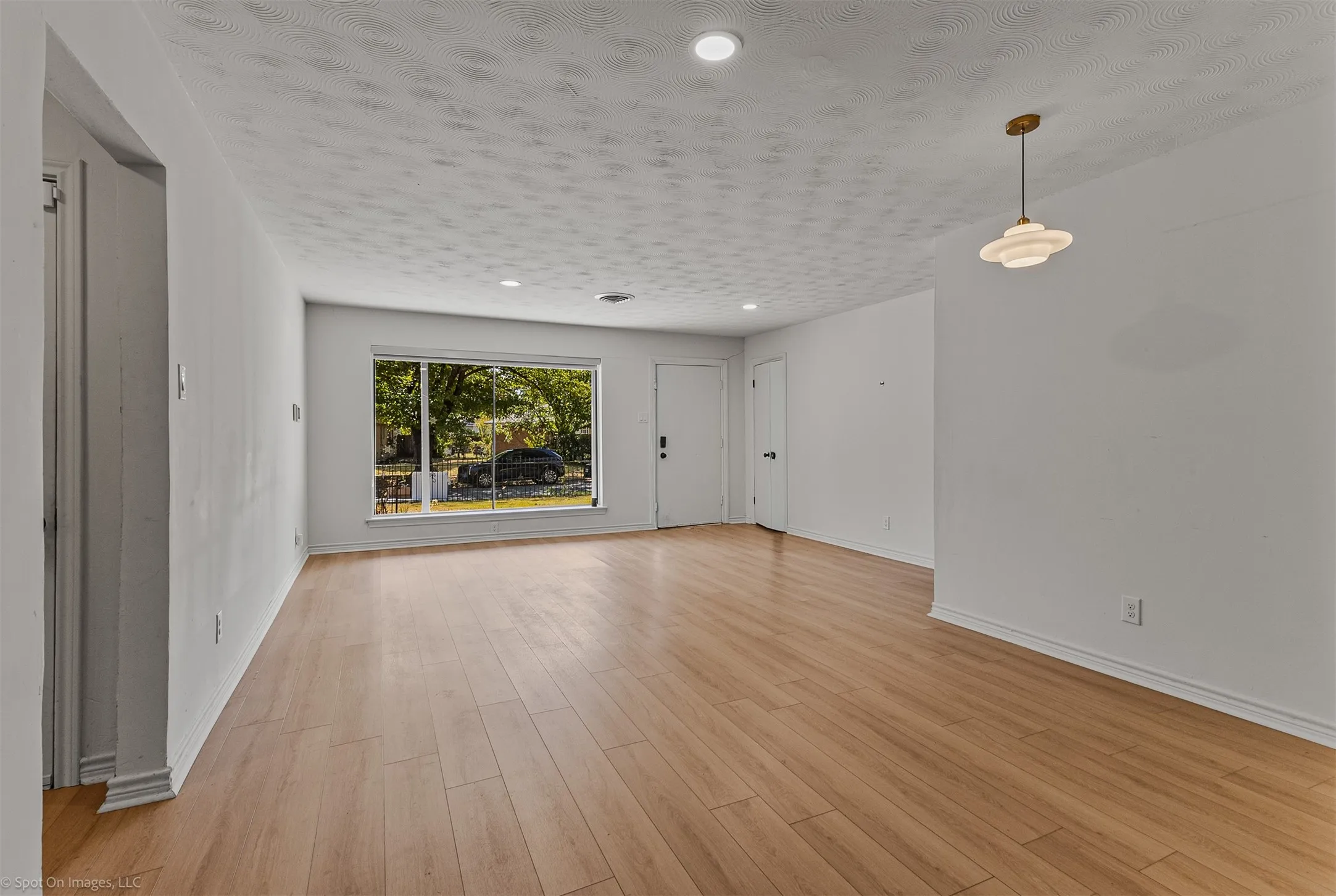 Single Family Residence For Rent in Dallas County , 1351 Dell Oak Drive, Dallas, Texas 75217, 3 Bedroom, 3 Bathroom, 2 Garage spaces, 1,413 Sqft, built in 1958, mls#21377388, Real Estate Agent in Dallas, Homes For Rent in Dallas county, Homes For Rent in Dallas, Realtor in Dallas Texas, Real Estate Brokerage Independent Realty Texas, Luminita Cordes Realtor