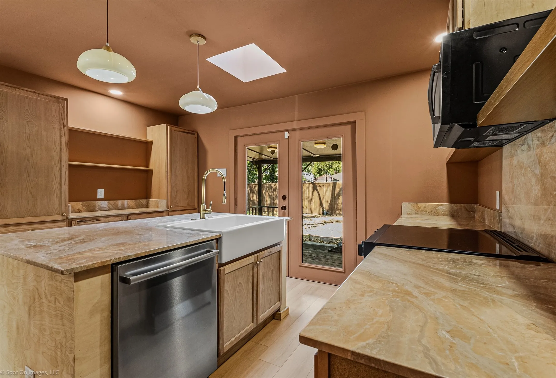Single Family Residence For Rent in Dallas County , 1351 Dell Oak Drive, Dallas, Texas 75217, 3 Bedroom, 3 Bathroom, 2 Garage spaces, 1,413 Sqft, built in 1958, mls#21377388, Real Estate Agent in Dallas, Homes For Rent in Dallas county, Homes For Rent in Dallas, Realtor in Dallas Texas, Real Estate Brokerage Independent Realty Texas, Luminita Cordes Realtor