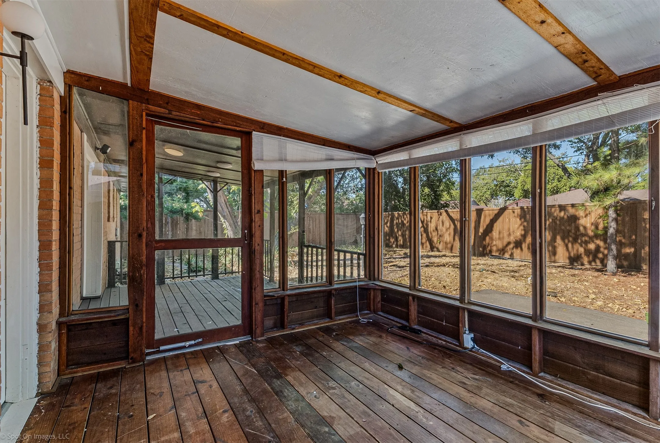 Single Family Residence For Rent in Dallas County , 1351 Dell Oak Drive, Dallas, Texas 75217, 3 Bedroom, 3 Bathroom, 2 Garage spaces, 1,413 Sqft, built in 1958, mls#21377388, Real Estate Agent in Dallas, Homes For Rent in Dallas county, Homes For Rent in Dallas, Realtor in Dallas Texas, Real Estate Brokerage Independent Realty Texas, Luminita Cordes Realtor