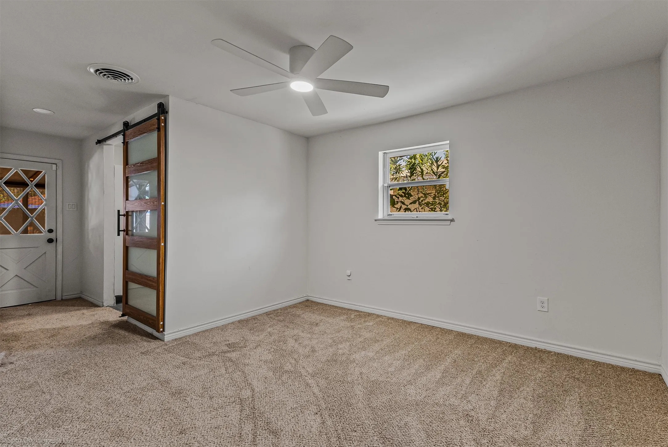 Single Family Residence For Rent in Dallas County , 1351 Dell Oak Drive, Dallas, Texas 75217, 3 Bedroom, 3 Bathroom, 2 Garage spaces, 1,413 Sqft, built in 1958, mls#21377388, Real Estate Agent in Dallas, Homes For Rent in Dallas county, Homes For Rent in Dallas, Realtor in Dallas Texas, Real Estate Brokerage Independent Realty Texas, Luminita Cordes Realtor