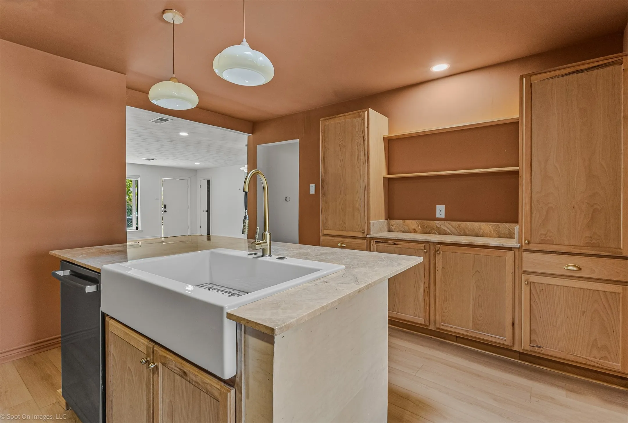 Single Family Residence For Rent in Dallas County , 1351 Dell Oak Drive, Dallas, Texas 75217, 3 Bedroom, 3 Bathroom, 2 Garage spaces, 1,413 Sqft, built in 1958, mls#21377388, Real Estate Agent in Dallas, Homes For Rent in Dallas county, Homes For Rent in Dallas, Realtor in Dallas Texas, Real Estate Brokerage Independent Realty Texas, Luminita Cordes Realtor