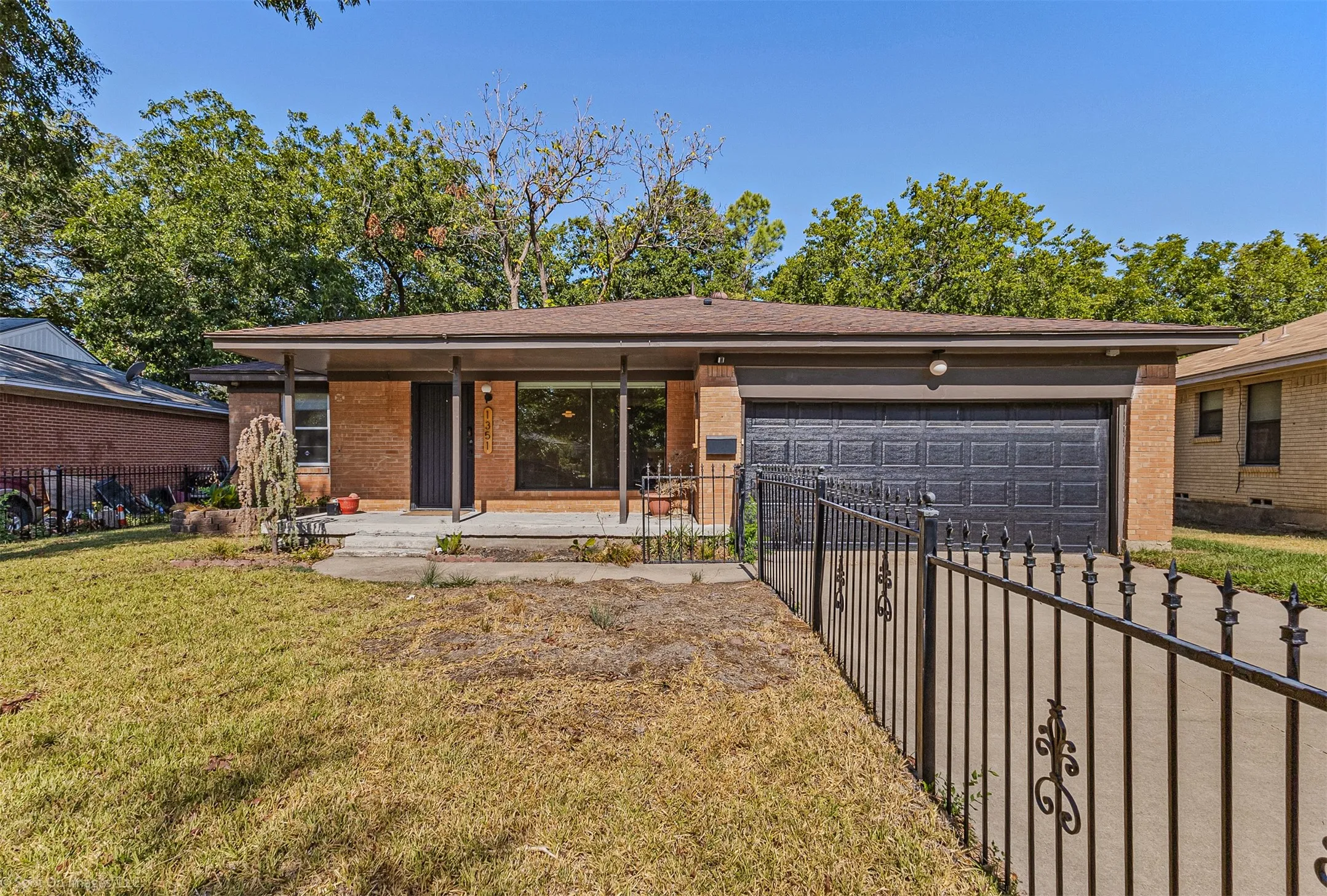 Single Family Residence For Rent in Dallas County , 1351 Dell Oak Drive, Dallas, Texas 75217, 3 Bedroom, 3 Bathroom, 2 Garage spaces, 1,413 Sqft, built in 1958, mls#21377388, Real Estate Agent in Dallas, Homes For Rent in Dallas county, Homes For Rent in Dallas, Realtor in Dallas Texas, Real Estate Brokerage Independent Realty Texas, Luminita Cordes Realtor