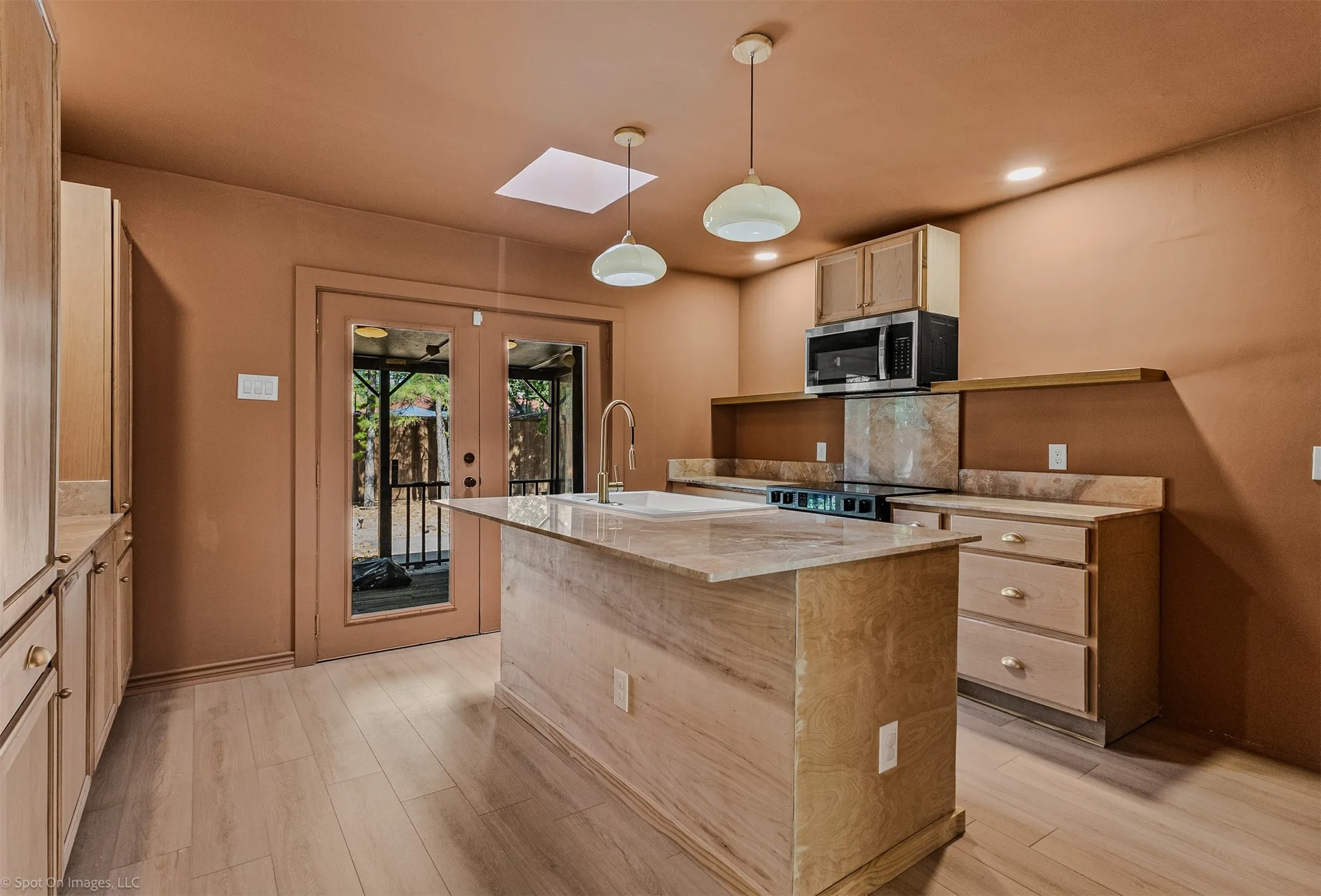 Single Family Residence For Rent in Dallas County , 1351 Dell Oak Drive, Dallas, Texas 75217, 3 Bedroom, 3 Bathroom, 2 Garage spaces, 1,413 Sqft, built in 1958, mls#21377388, Real Estate Agent in Dallas, Homes For Rent in Dallas county, Homes For Rent in Dallas, Realtor in Dallas Texas, Real Estate Brokerage Independent Realty Texas, Luminita Cordes Realtor