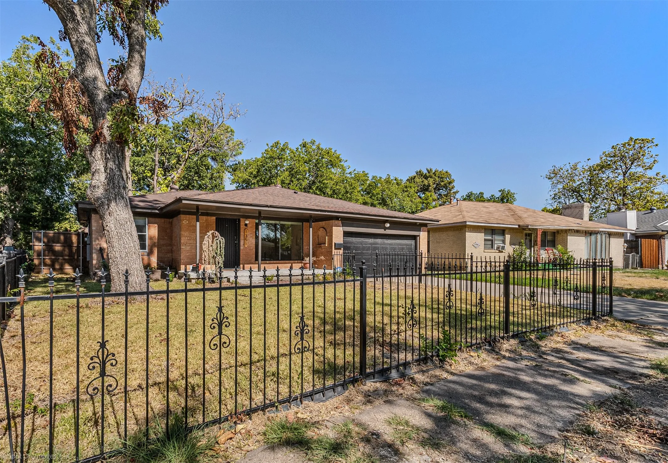 Single Family Residence For Rent in Dallas County , 1351 Dell Oak Drive, Dallas, Texas 75217, 3 Bedroom, 3 Bathroom, 2 Garage spaces, 1,413 Sqft, built in 1958, mls#21377388, Real Estate Agent in Dallas, Homes For Rent in Dallas county, Homes For Rent in Dallas, Realtor in Dallas Texas, Real Estate Brokerage Independent Realty Texas, Luminita Cordes Realtor