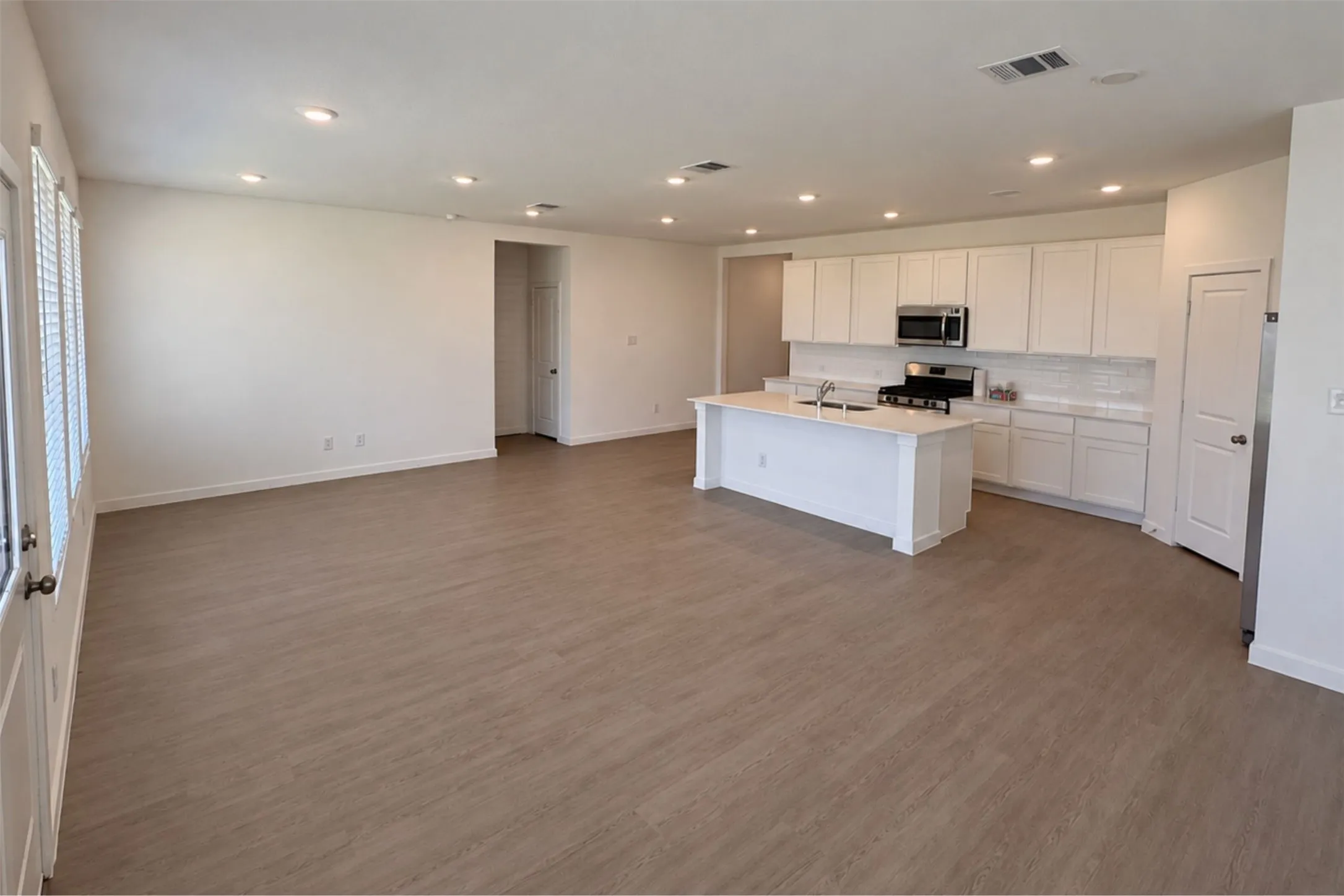 Single Family Residence For Rent in Denton County , 635 Stud Drive, Aubrey, Texas 76227, 3 Bedroom, 2 Bathroom, 2 Garage spaces, 1,801 Sqft, built in 2026, mls#21380976, Real Estate Agent in Aubrey, Homes For Rent in Denton county, Homes For Rent in Aubrey, Realtor in Aubrey Texas, Real Estate Brokerage Independent Realty Texas, Luminita Cordes Realtor