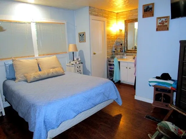 Mobile Home For Sale in Grayson County , 512 Mill Creek Resort Road 11, Pottsboro, Texas 75076, 3 Bedroom, 2 Bathroom, Garage spaces, 1,008 Sqft, built in 1969, mls#21381684, Real Estate Agent in Pottsboro, Homes For Sale in Grayson county, Homes For Sale in Pottsboro, Realtor in Pottsboro Texas, Real Estate Brokerage Independent Realty Texas, Luminita Cordes Realtor