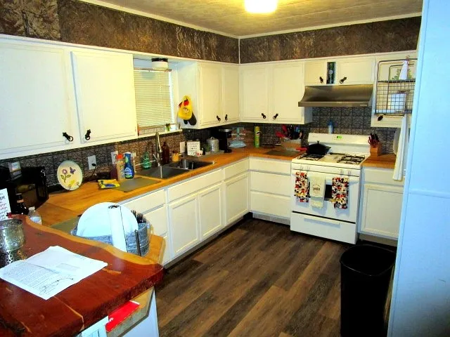 Mobile Home For Sale in Grayson County , 512 Mill Creek Resort Road 11, Pottsboro, Texas 75076, 3 Bedroom, 2 Bathroom, Garage spaces, 1,008 Sqft, built in 1969, mls#21381684, Real Estate Agent in Pottsboro, Homes For Sale in Grayson county, Homes For Sale in Pottsboro, Realtor in Pottsboro Texas, Real Estate Brokerage Independent Realty Texas, Luminita Cordes Realtor