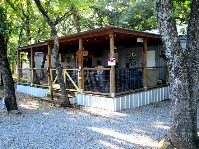 Mobile Home For Sale in Grayson County , 512 Mill Creek Resort Road 11, Pottsboro, Texas 75076, 3 Bedroom, 2 Bathroom, Garage spaces, 1,008 Sqft, built in 1969, mls#21381684, Real Estate Agent in Pottsboro, Homes For Sale in Grayson county, Homes For Sale in Pottsboro, Realtor in Pottsboro Texas, Real Estate Brokerage Independent Realty Texas, Luminita Cordes Realtor