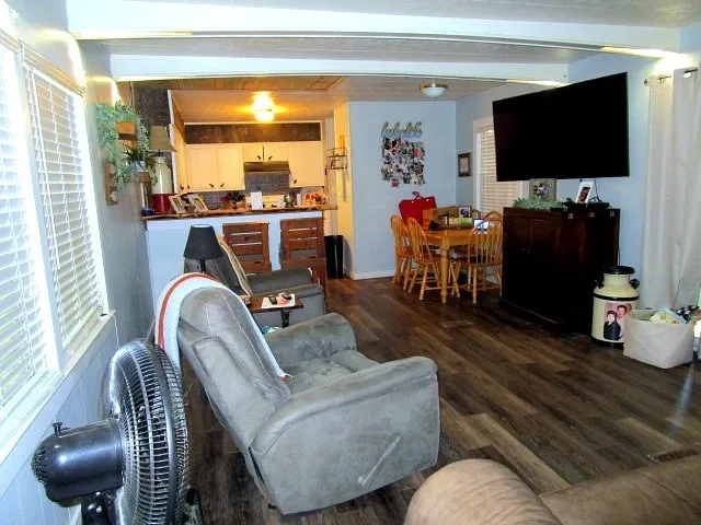 Mobile Home For Sale in Grayson County , 512 Mill Creek Resort Road 11, Pottsboro, Texas 75076, 3 Bedroom, 2 Bathroom, Garage spaces, 1,008 Sqft, built in 1969, mls#21381684, Real Estate Agent in Pottsboro, Homes For Sale in Grayson county, Homes For Sale in Pottsboro, Realtor in Pottsboro Texas, Real Estate Brokerage Independent Realty Texas, Luminita Cordes Realtor