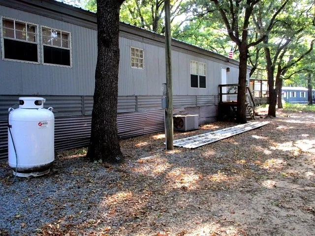 Mobile Home For Sale in Grayson County , 512 Mill Creek Resort Road 11, Pottsboro, Texas 75076, 3 Bedroom, 2 Bathroom, Garage spaces, 1,008 Sqft, built in 1969, mls#21381684, Real Estate Agent in Pottsboro, Homes For Sale in Grayson county, Homes For Sale in Pottsboro, Realtor in Pottsboro Texas, Real Estate Brokerage Independent Realty Texas, Luminita Cordes Realtor