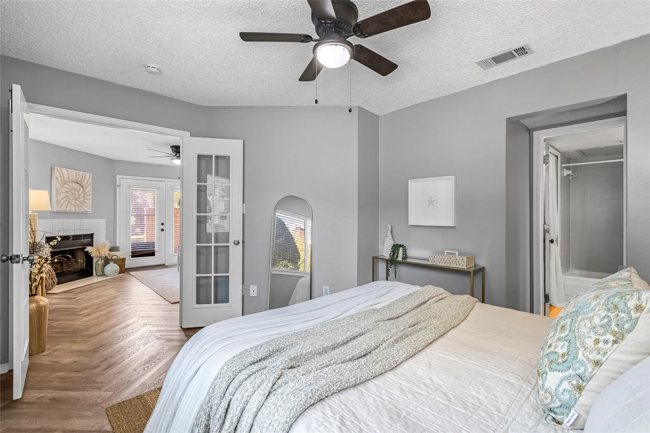 Condominium For Sale in Tarrant County , 1700 Baird Farm Circle 1103, Arlington, Texas 76006, 1 Bedroom, 1 Bathroom, Garage spaces, 547 Sqft, built in 1984, mls#21378389, Real Estate Agent in Arlington, Homes For Sale in Tarrant county, Homes For Sale in Arlington, Realtor in Arlington Texas, Real Estate Brokerage Independent Realty Texas, Luminita Cordes Realtor