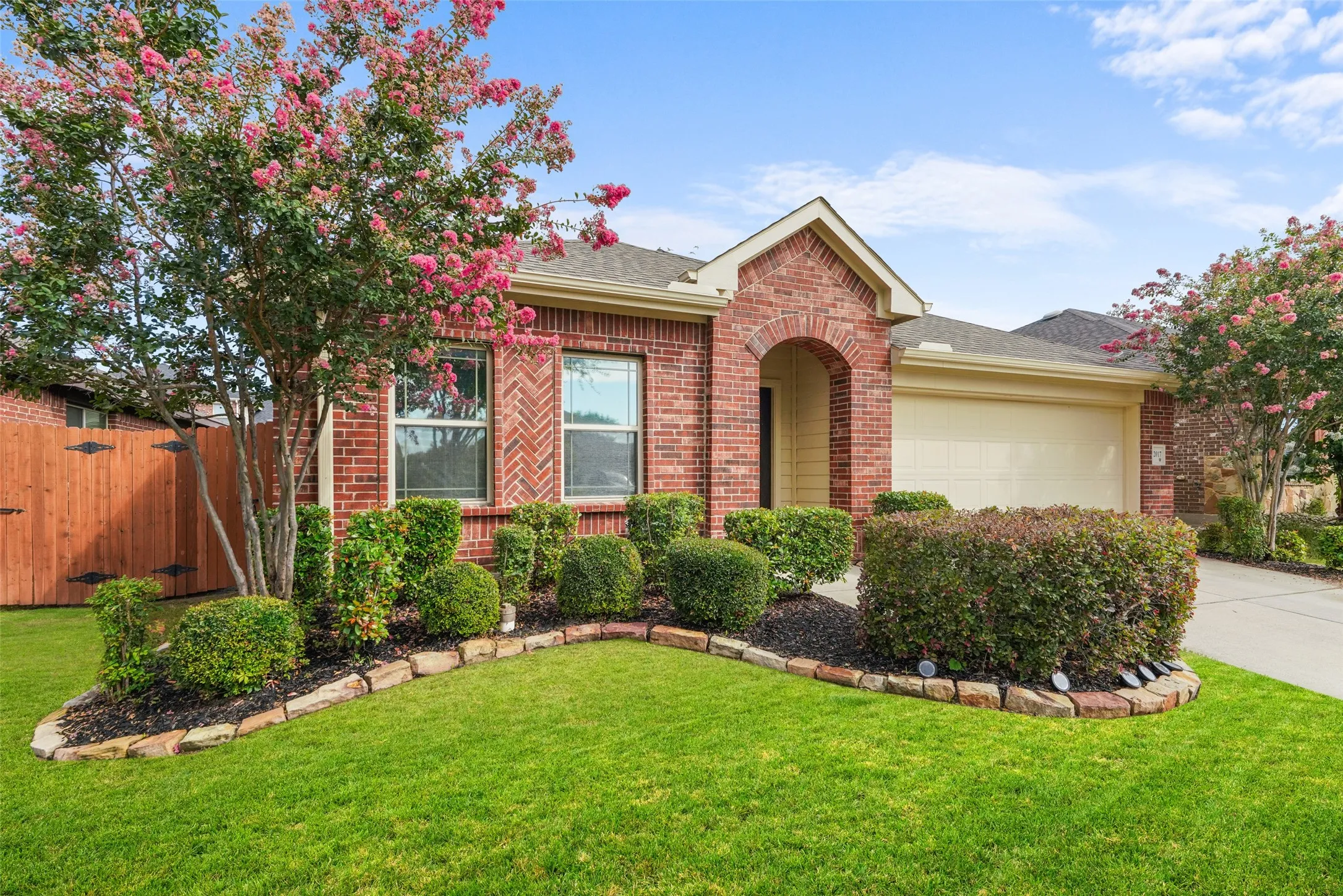 Single Family Residence For Sale in Kaufman County , 2017 Windsong Drive, Heartland, Texas 75126, 4 Bedroom, 2 Bathroom, 2 Garage spaces, 2,130 Sqft, built in 2017, mls#21384017, Real Estate Agent in Heartland, Homes For Sale in Kaufman county, Homes For Sale in Heartland, Realtor in Heartland Texas, Real Estate Brokerage Independent Realty Texas, Luminita Cordes Realtor