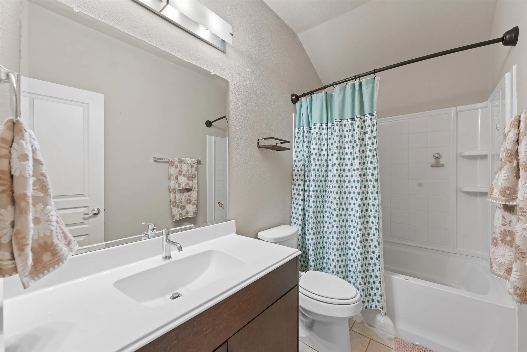 Single Family Residence For Sale in Kaufman County , 2017 Windsong Drive, Heartland, Texas 75126, 4 Bedroom, 2 Bathroom, 2 Garage spaces, 2,130 Sqft, built in 2017, mls#21384017, Real Estate Agent in Heartland, Homes For Sale in Kaufman county, Homes For Sale in Heartland, Realtor in Heartland Texas, Real Estate Brokerage Independent Realty Texas, Luminita Cordes Realtor