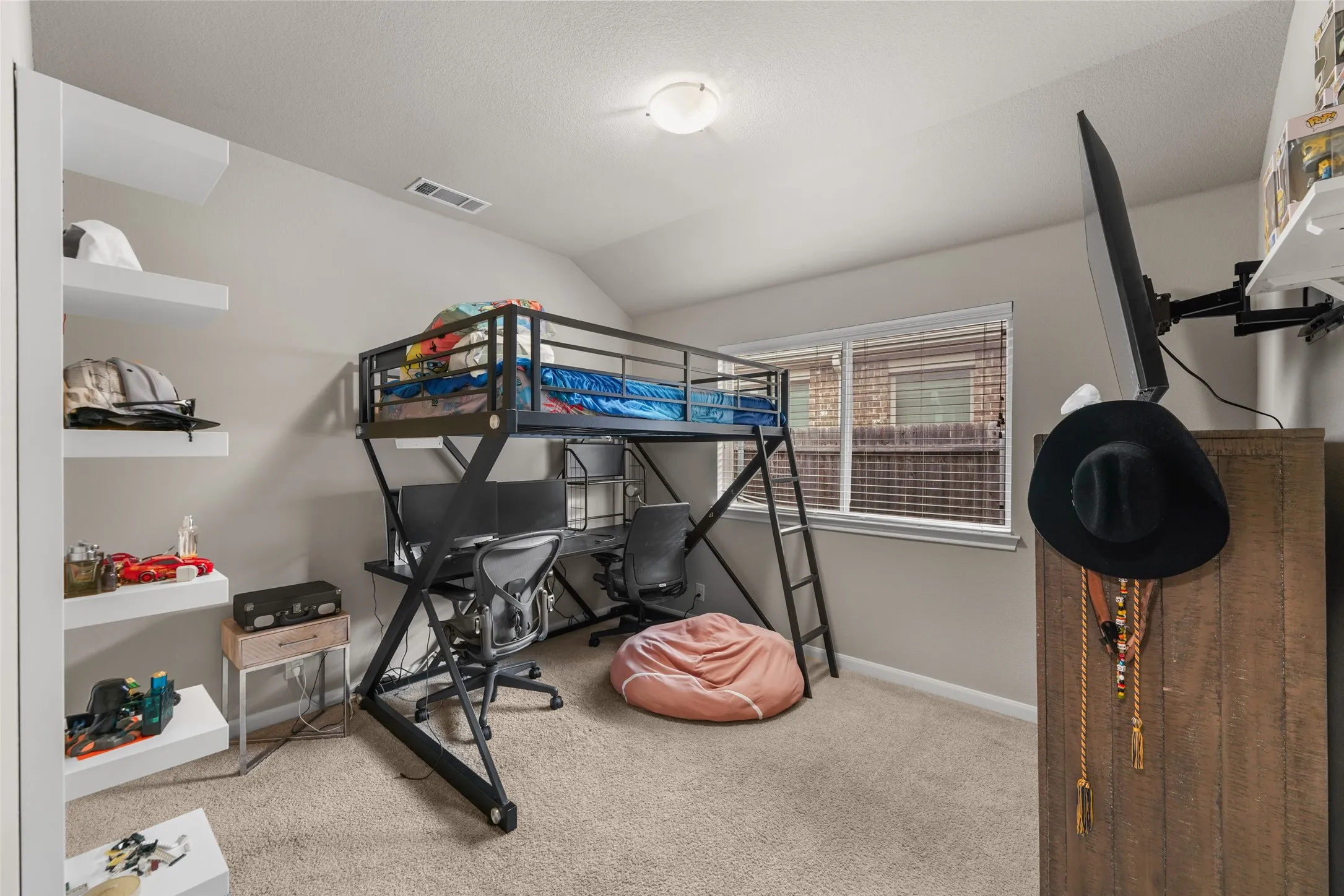 Single Family Residence For Sale in Kaufman County , 2017 Windsong Drive, Heartland, Texas 75126, 4 Bedroom, 2 Bathroom, 2 Garage spaces, 2,130 Sqft, built in 2017, mls#21384017, Real Estate Agent in Heartland, Homes For Sale in Kaufman county, Homes For Sale in Heartland, Realtor in Heartland Texas, Real Estate Brokerage Independent Realty Texas, Luminita Cordes Realtor