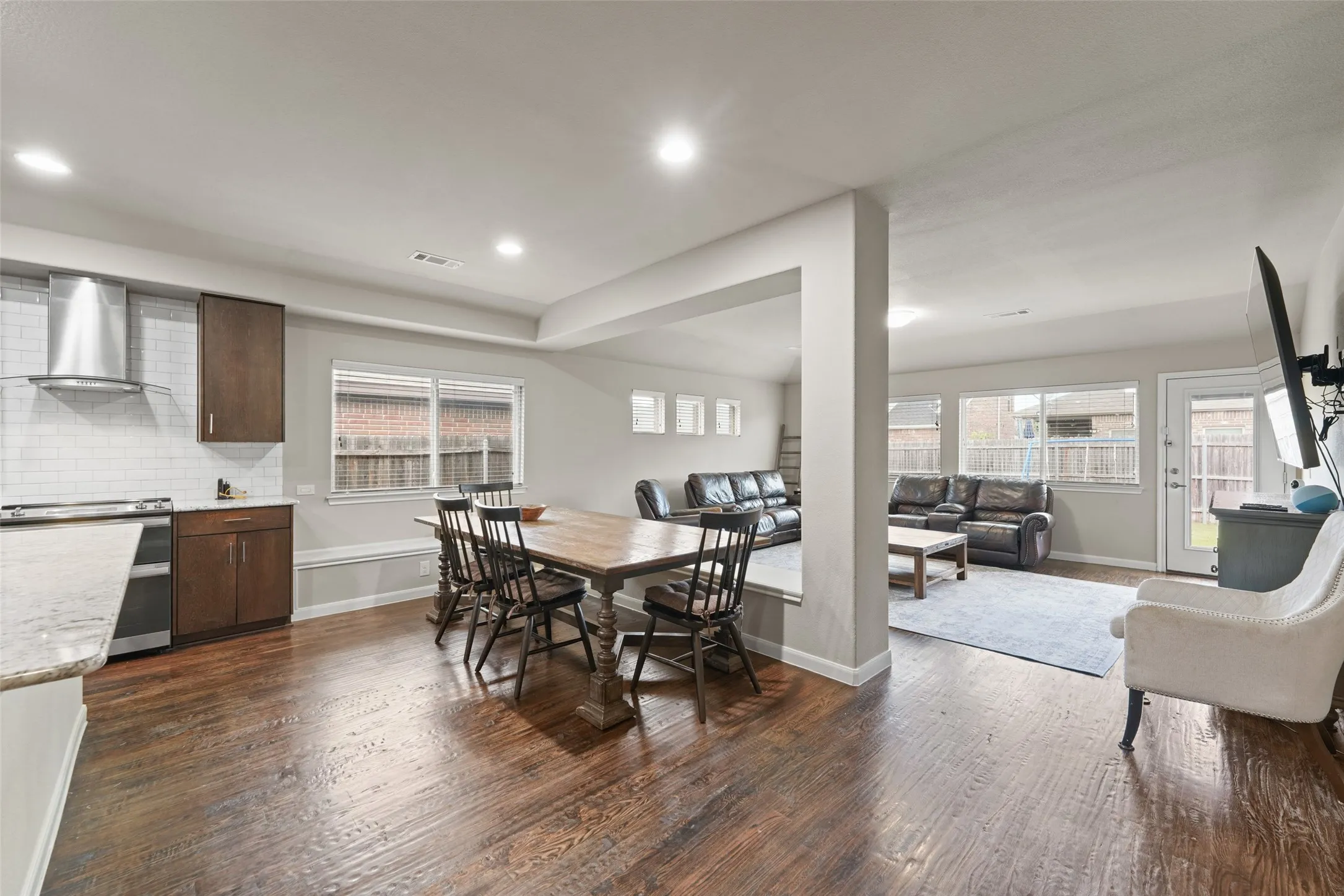Single Family Residence For Sale in Kaufman County , 2017 Windsong Drive, Heartland, Texas 75126, 4 Bedroom, 2 Bathroom, 2 Garage spaces, 2,130 Sqft, built in 2017, mls#21384017, Real Estate Agent in Heartland, Homes For Sale in Kaufman county, Homes For Sale in Heartland, Realtor in Heartland Texas, Real Estate Brokerage Independent Realty Texas, Luminita Cordes Realtor