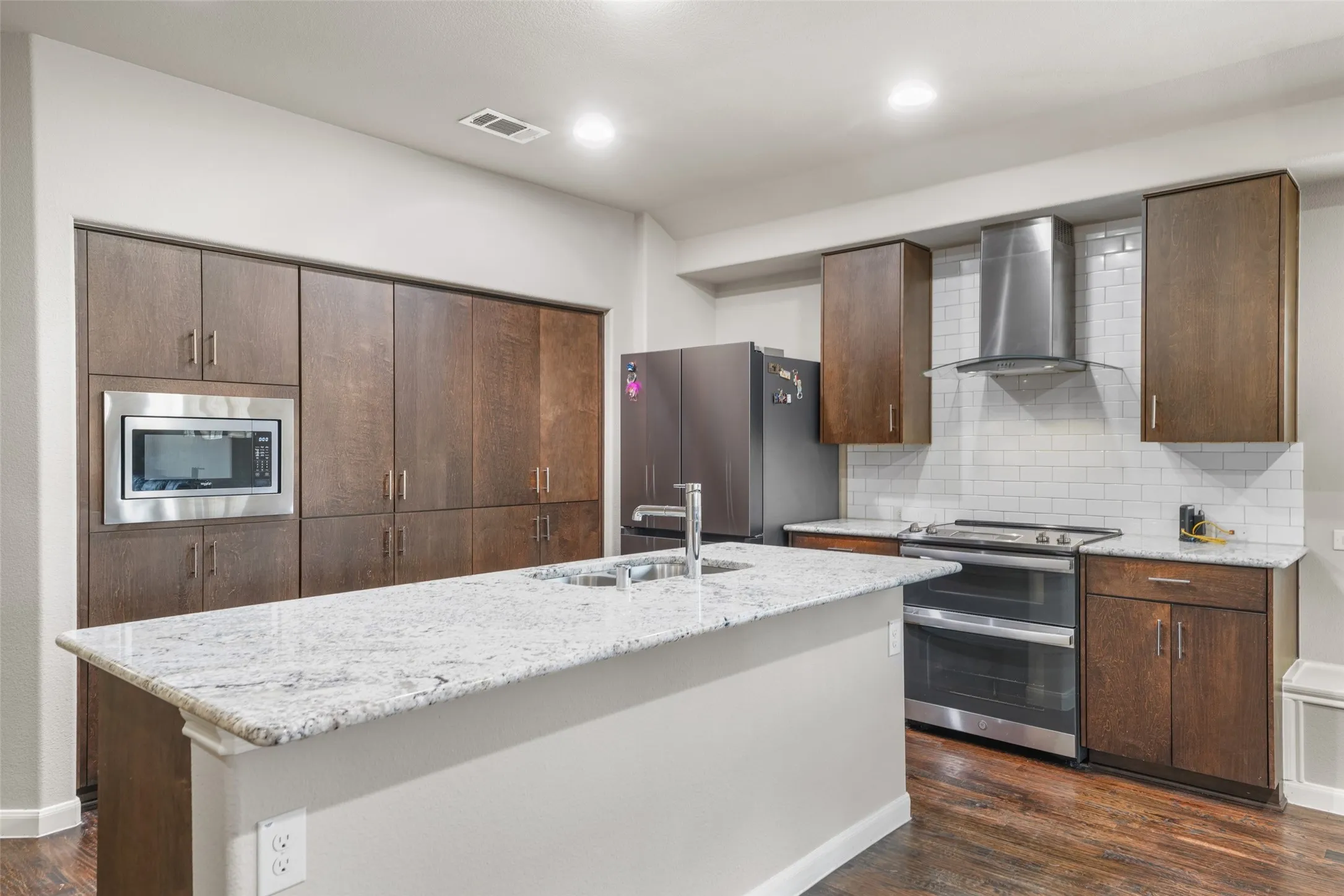 Single Family Residence For Sale in Kaufman County , 2017 Windsong Drive, Heartland, Texas 75126, 4 Bedroom, 2 Bathroom, 2 Garage spaces, 2,130 Sqft, built in 2017, mls#21384017, Real Estate Agent in Heartland, Homes For Sale in Kaufman county, Homes For Sale in Heartland, Realtor in Heartland Texas, Real Estate Brokerage Independent Realty Texas, Luminita Cordes Realtor