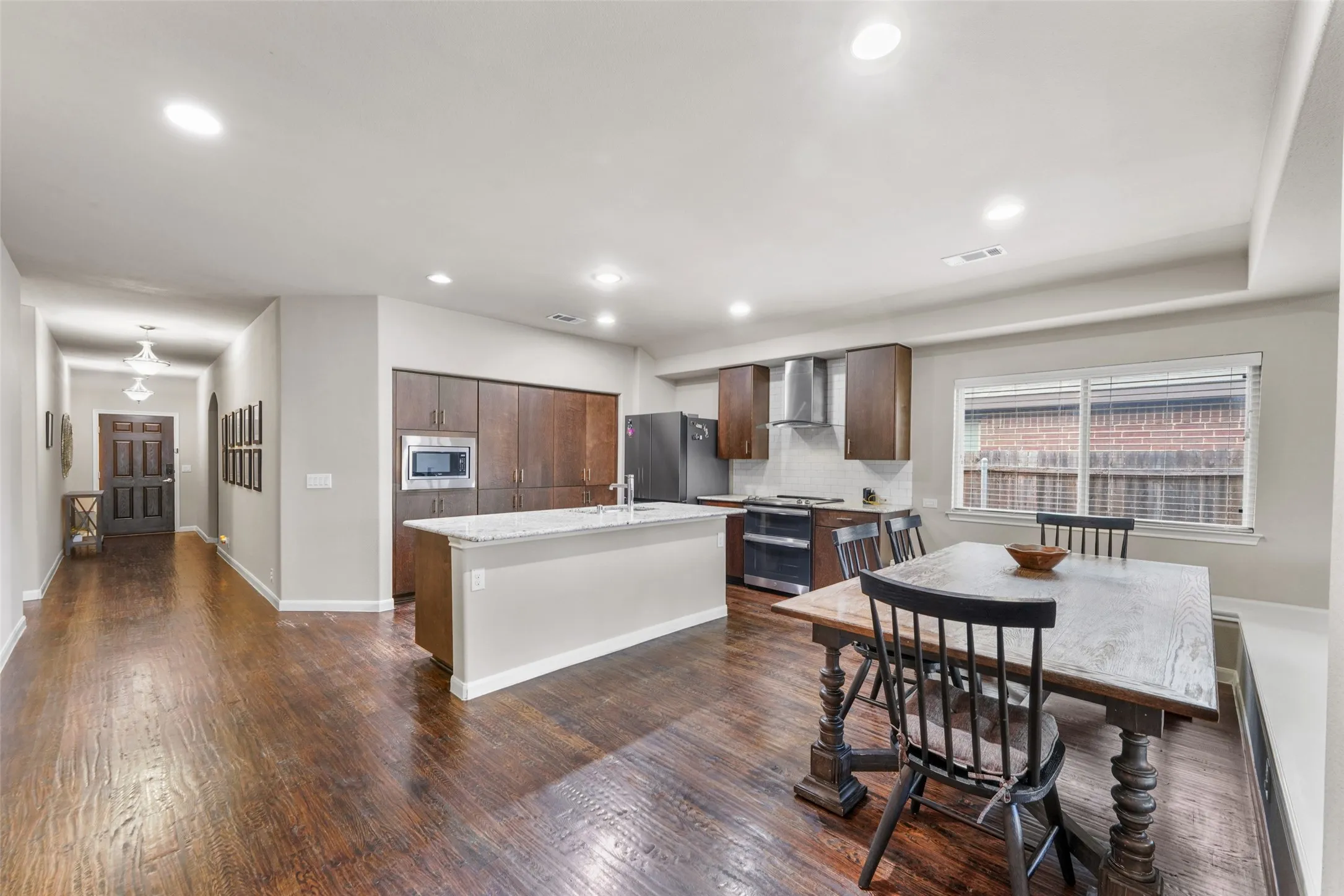 Single Family Residence For Sale in Kaufman County , 2017 Windsong Drive, Heartland, Texas 75126, 4 Bedroom, 2 Bathroom, 2 Garage spaces, 2,130 Sqft, built in 2017, mls#21384017, Real Estate Agent in Heartland, Homes For Sale in Kaufman county, Homes For Sale in Heartland, Realtor in Heartland Texas, Real Estate Brokerage Independent Realty Texas, Luminita Cordes Realtor