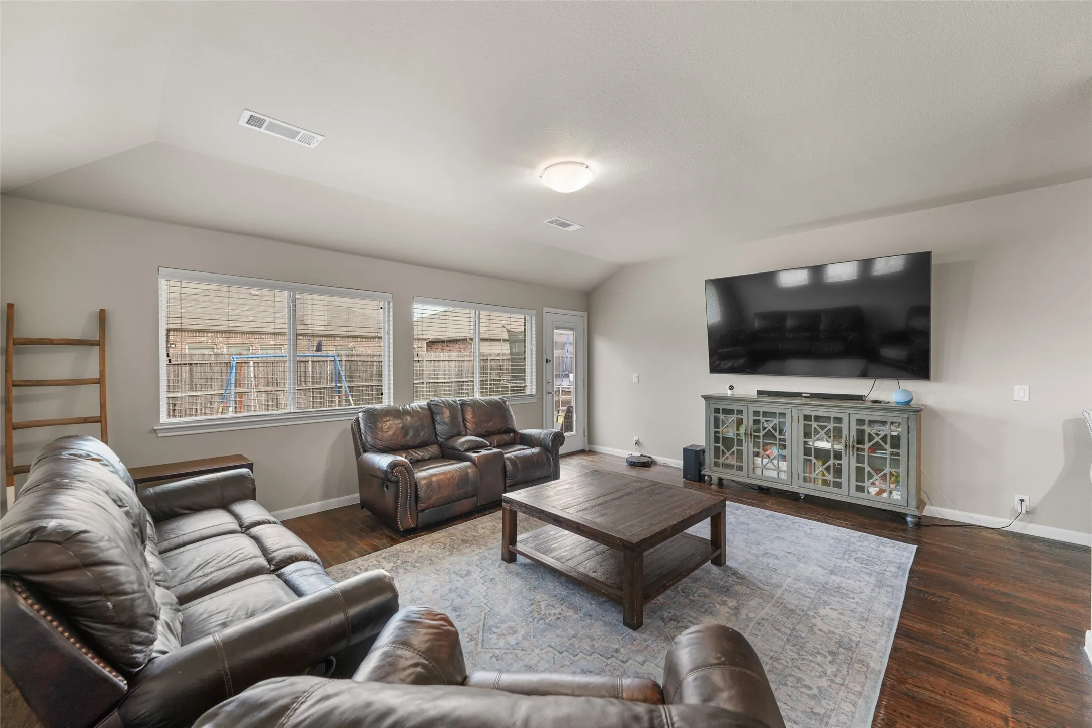 Single Family Residence For Sale in Kaufman County , 2017 Windsong Drive, Heartland, Texas 75126, 4 Bedroom, 2 Bathroom, 2 Garage spaces, 2,130 Sqft, built in 2017, mls#21384017, Real Estate Agent in Heartland, Homes For Sale in Kaufman county, Homes For Sale in Heartland, Realtor in Heartland Texas, Real Estate Brokerage Independent Realty Texas, Luminita Cordes Realtor