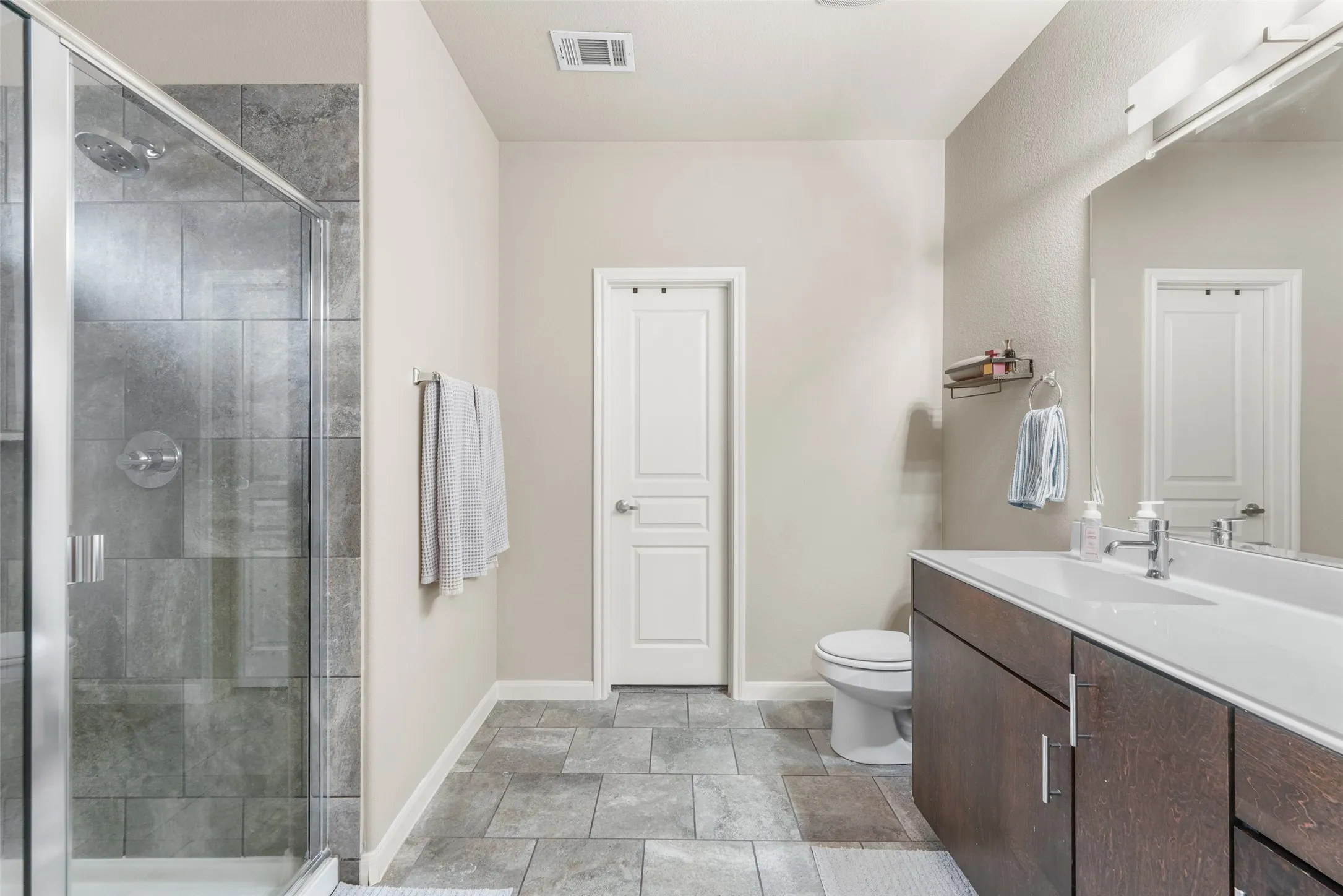 Single Family Residence For Sale in Kaufman County , 2017 Windsong Drive, Heartland, Texas 75126, 4 Bedroom, 2 Bathroom, 2 Garage spaces, 2,130 Sqft, built in 2017, mls#21384017, Real Estate Agent in Heartland, Homes For Sale in Kaufman county, Homes For Sale in Heartland, Realtor in Heartland Texas, Real Estate Brokerage Independent Realty Texas, Luminita Cordes Realtor
