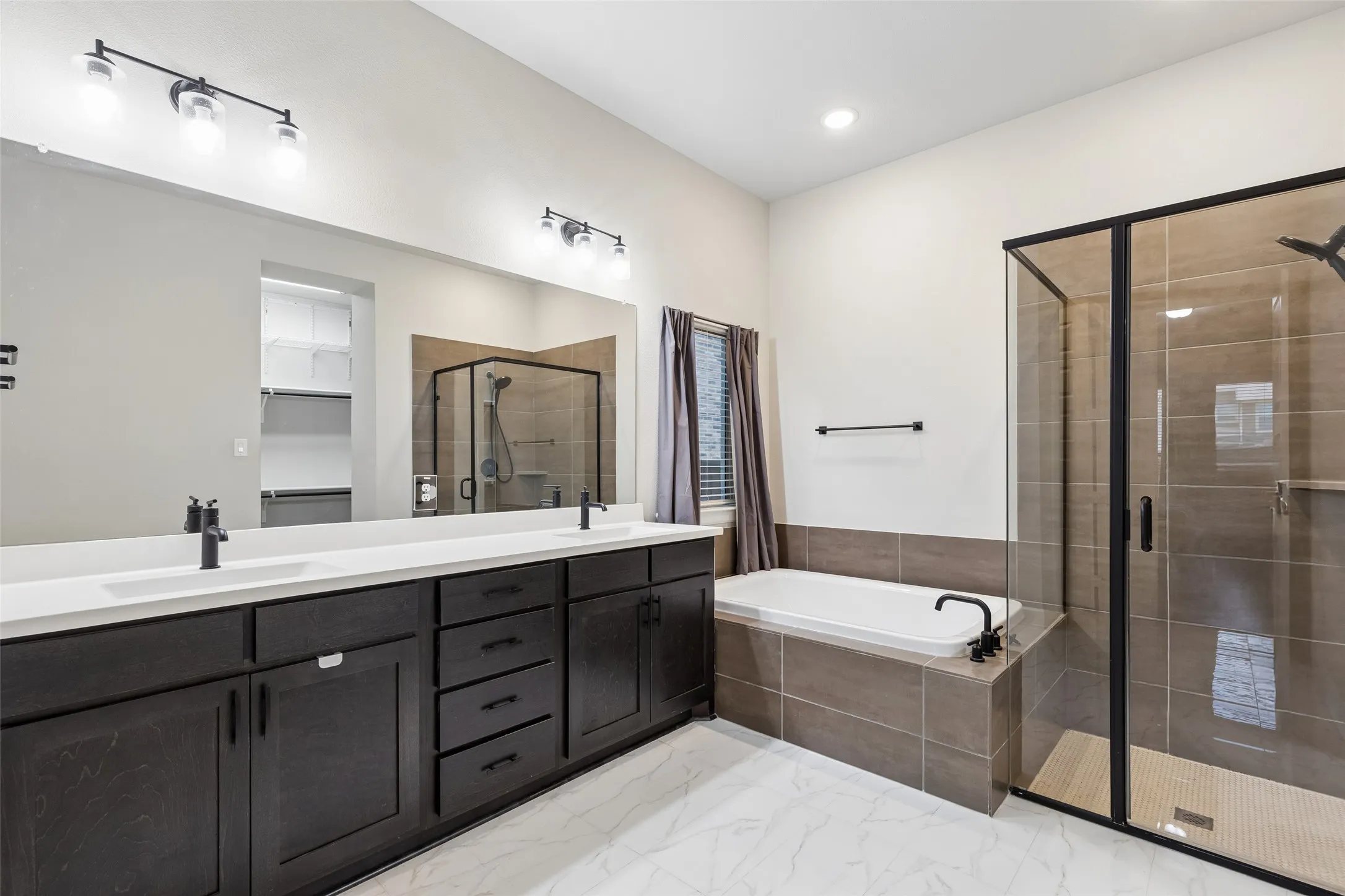 Single Family Residence For Sale in Grayson County , 1812 Leo Drive, Van Alstyne, Texas 75495, 4 Bedroom, 2 Bathroom, 3 Garage spaces, 2,308 Sqft, built in 2023, mls#21357732, Real Estate Agent in Van Alstyne, Homes For Sale in Grayson county, Homes For Sale in Van Alstyne, Realtor in Van Alstyne Texas, Real Estate Brokerage Independent Realty Texas, Luminita Cordes Realtor