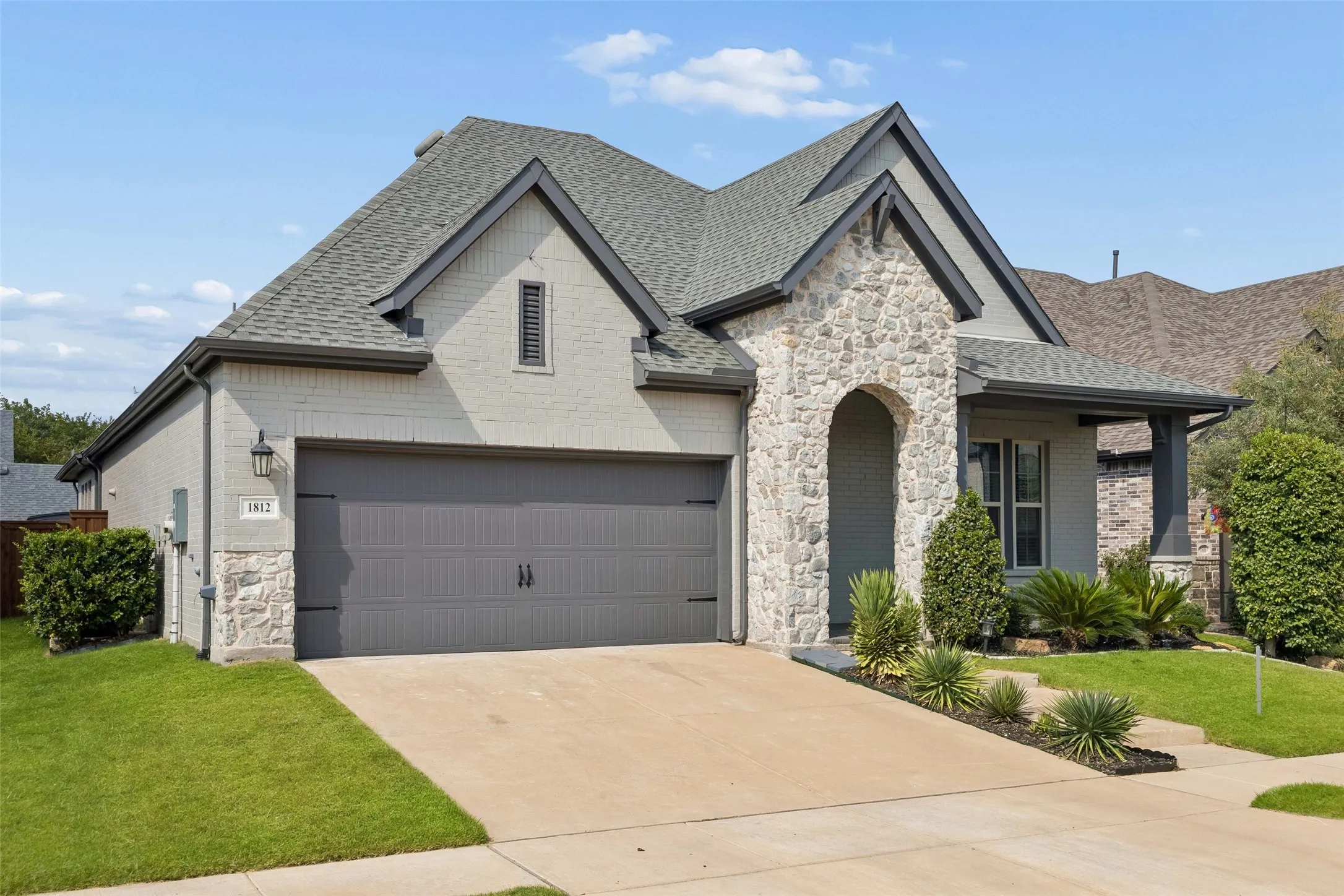 Single Family Residence For Sale in Grayson County , 1812 Leo Drive, Van Alstyne, Texas 75495, 4 Bedroom, 2 Bathroom, 3 Garage spaces, 2,308 Sqft, built in 2023, mls#21357732, Real Estate Agent in Van Alstyne, Homes For Sale in Grayson county, Homes For Sale in Van Alstyne, Realtor in Van Alstyne Texas, Real Estate Brokerage Independent Realty Texas, Luminita Cordes Realtor