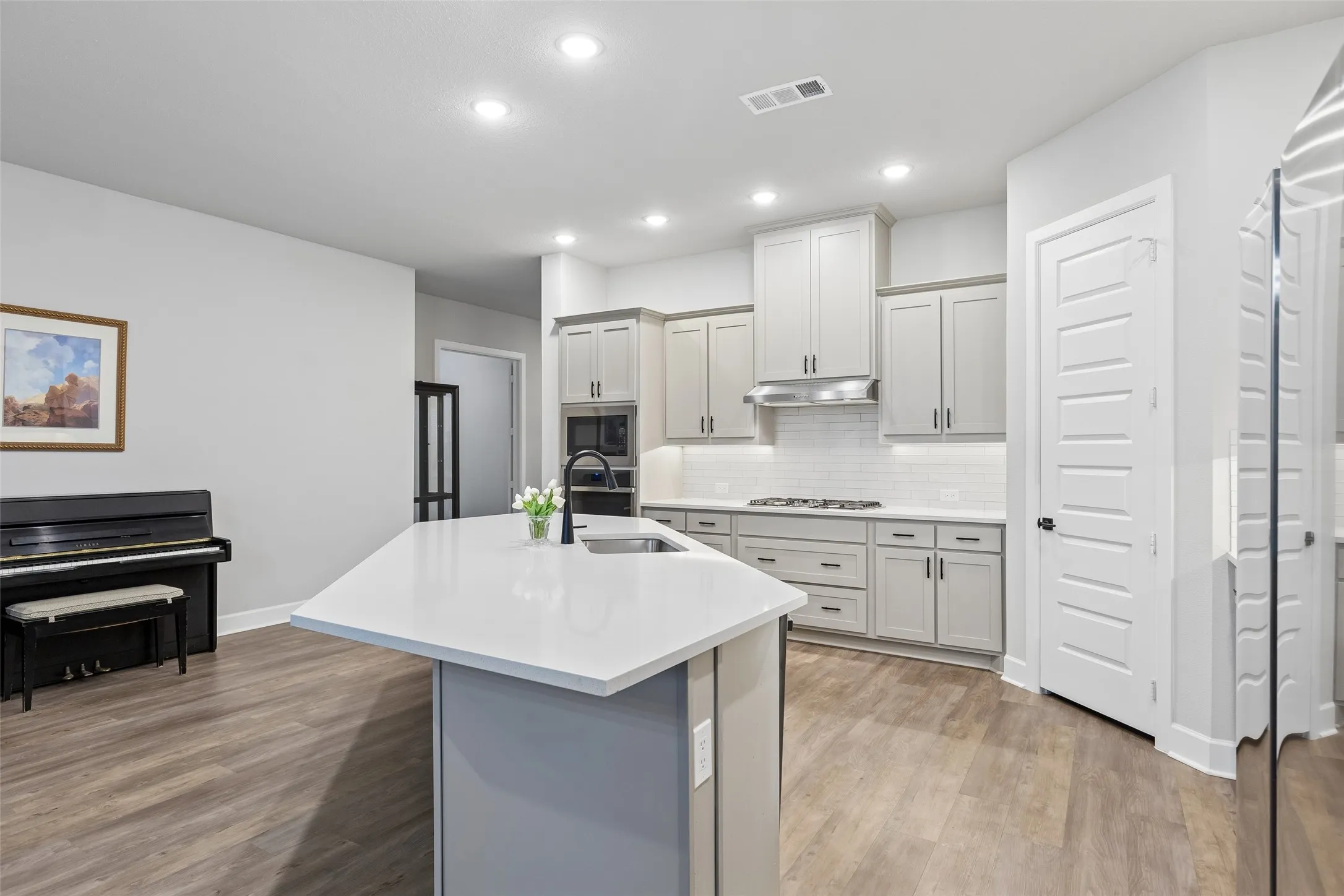 Single Family Residence For Sale in Grayson County , 1812 Leo Drive, Van Alstyne, Texas 75495, 4 Bedroom, 2 Bathroom, 3 Garage spaces, 2,308 Sqft, built in 2023, mls#21357732, Real Estate Agent in Van Alstyne, Homes For Sale in Grayson county, Homes For Sale in Van Alstyne, Realtor in Van Alstyne Texas, Real Estate Brokerage Independent Realty Texas, Luminita Cordes Realtor