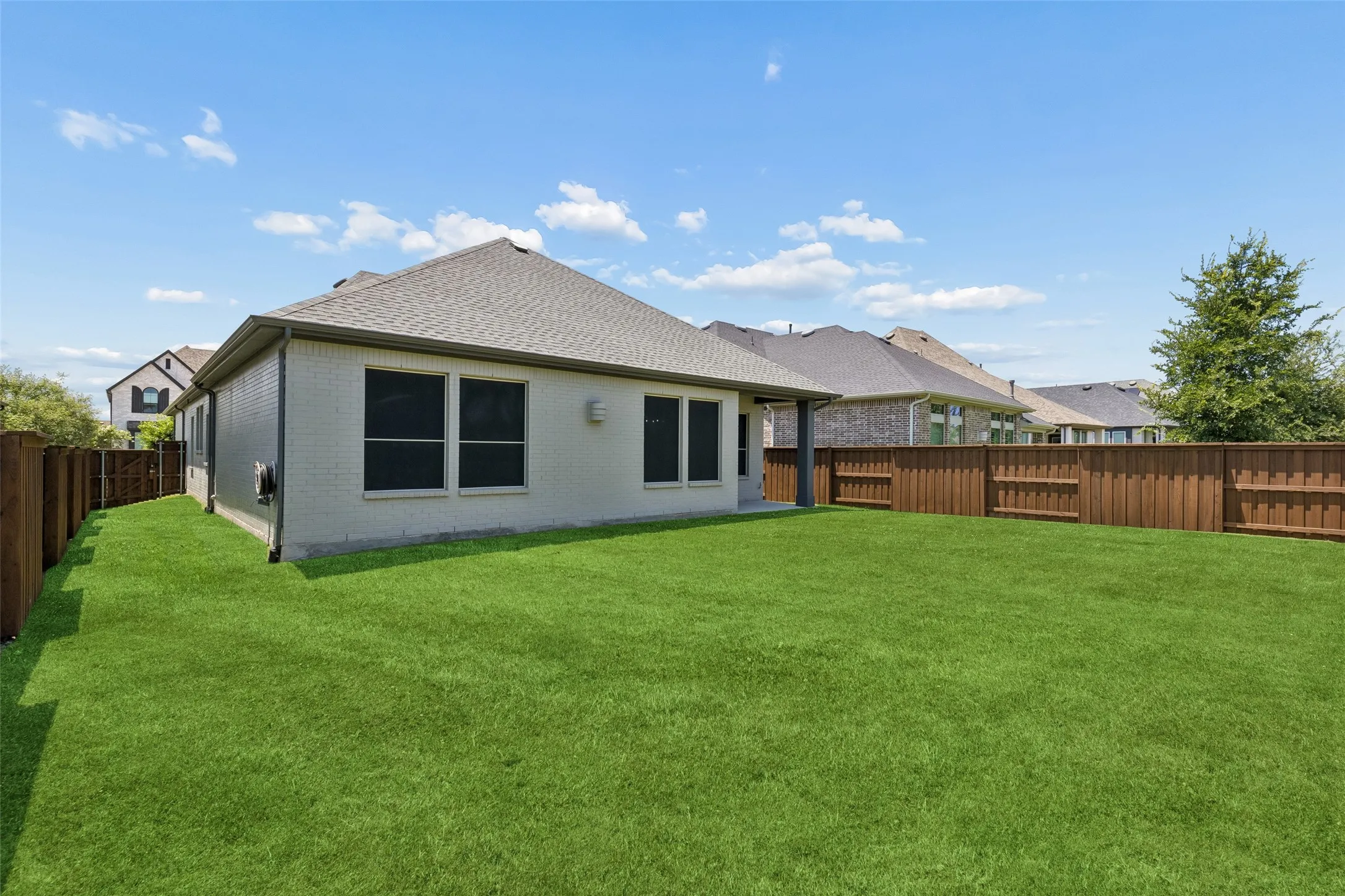 Single Family Residence For Sale in Grayson County , 1812 Leo Drive, Van Alstyne, Texas 75495, 4 Bedroom, 2 Bathroom, 3 Garage spaces, 2,308 Sqft, built in 2023, mls#21357732, Real Estate Agent in Van Alstyne, Homes For Sale in Grayson county, Homes For Sale in Van Alstyne, Realtor in Van Alstyne Texas, Real Estate Brokerage Independent Realty Texas, Luminita Cordes Realtor