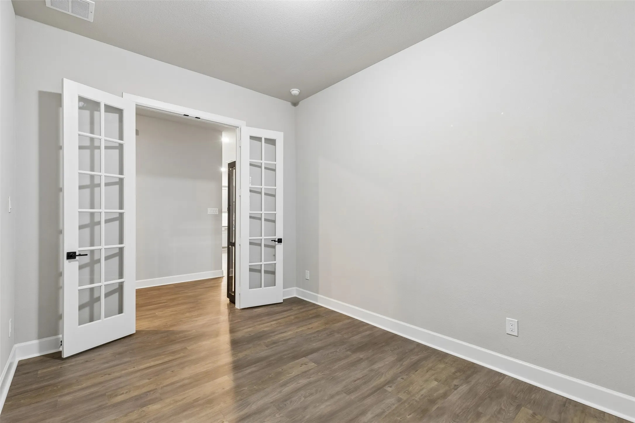 Single Family Residence For Sale in Grayson County , 1812 Leo Drive, Van Alstyne, Texas 75495, 4 Bedroom, 2 Bathroom, 3 Garage spaces, 2,308 Sqft, built in 2023, mls#21357732, Real Estate Agent in Van Alstyne, Homes For Sale in Grayson county, Homes For Sale in Van Alstyne, Realtor in Van Alstyne Texas, Real Estate Brokerage Independent Realty Texas, Luminita Cordes Realtor