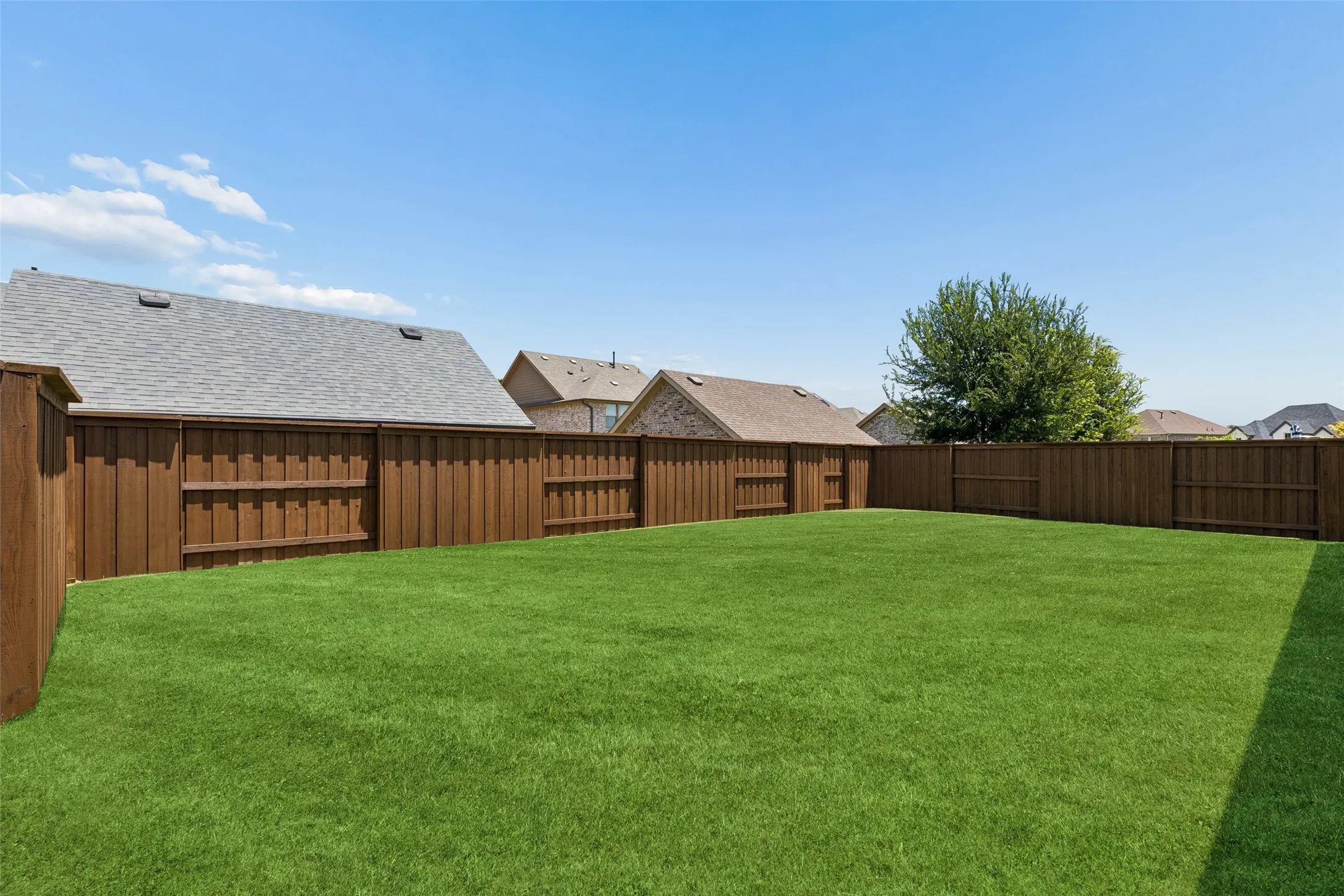 Single Family Residence For Sale in Grayson County , 1812 Leo Drive, Van Alstyne, Texas 75495, 4 Bedroom, 2 Bathroom, 3 Garage spaces, 2,308 Sqft, built in 2023, mls#21357732, Real Estate Agent in Van Alstyne, Homes For Sale in Grayson county, Homes For Sale in Van Alstyne, Realtor in Van Alstyne Texas, Real Estate Brokerage Independent Realty Texas, Luminita Cordes Realtor