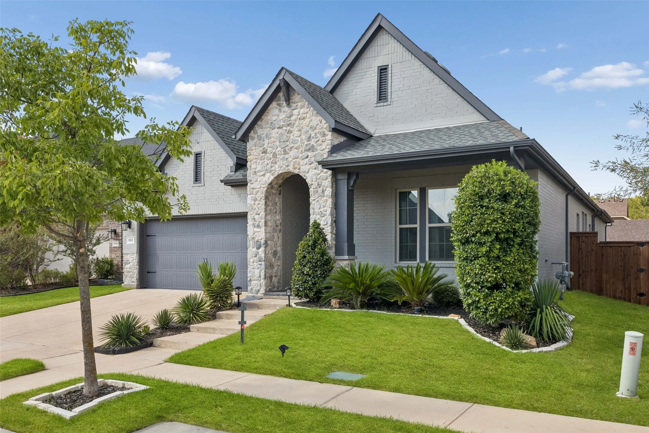 Single Family Residence For Sale in Grayson County , 1812 Leo Drive, Van Alstyne, Texas 75495, 4 Bedroom, 2 Bathroom, 3 Garage spaces, 2,308 Sqft, built in 2023, mls#21357732, Real Estate Agent in Van Alstyne, Homes For Sale in Grayson county, Homes For Sale in Van Alstyne, Realtor in Van Alstyne Texas, Real Estate Brokerage Independent Realty Texas, Luminita Cordes Realtor