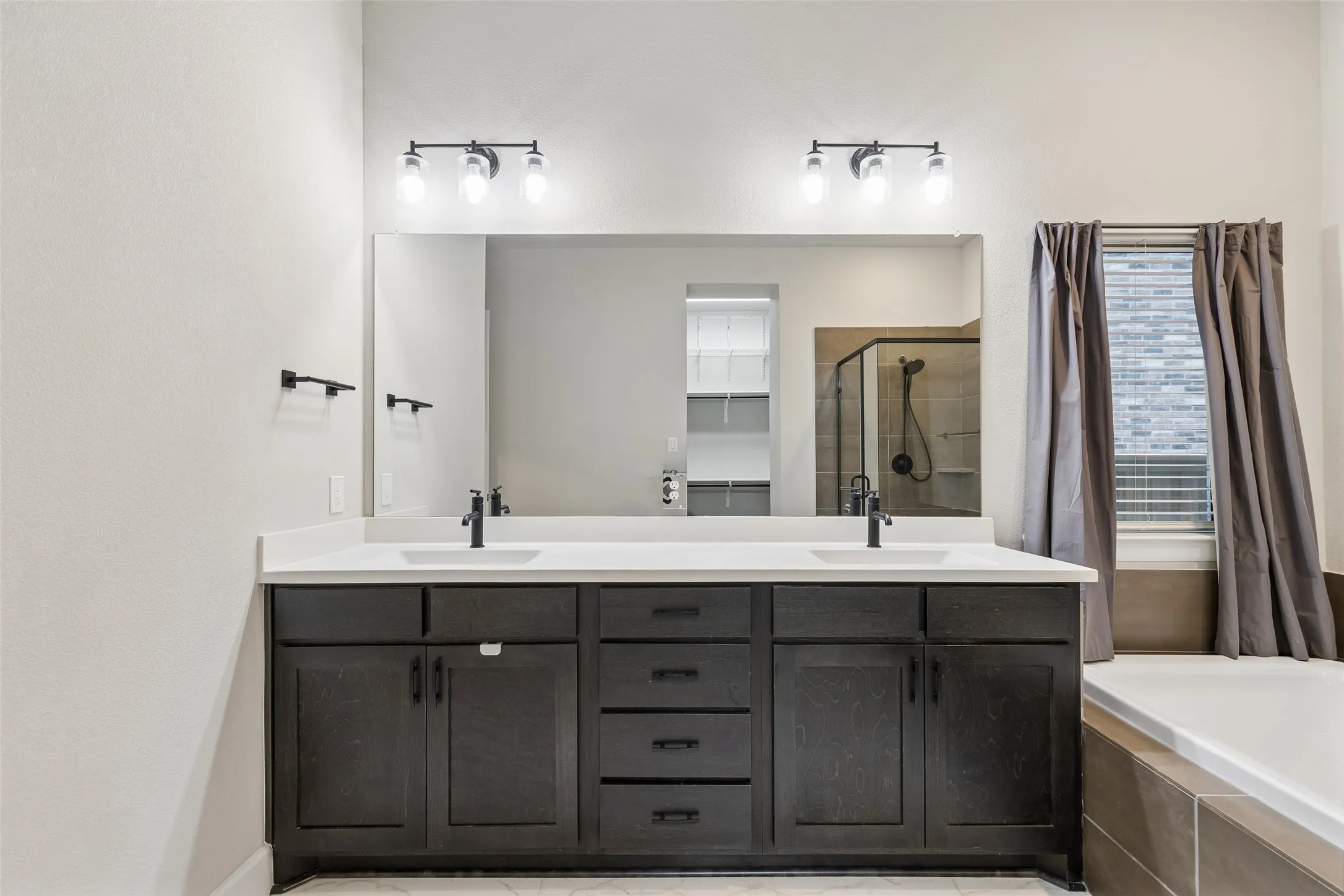 Single Family Residence For Sale in Grayson County , 1812 Leo Drive, Van Alstyne, Texas 75495, 4 Bedroom, 2 Bathroom, 3 Garage spaces, 2,308 Sqft, built in 2023, mls#21357732, Real Estate Agent in Van Alstyne, Homes For Sale in Grayson county, Homes For Sale in Van Alstyne, Realtor in Van Alstyne Texas, Real Estate Brokerage Independent Realty Texas, Luminita Cordes Realtor