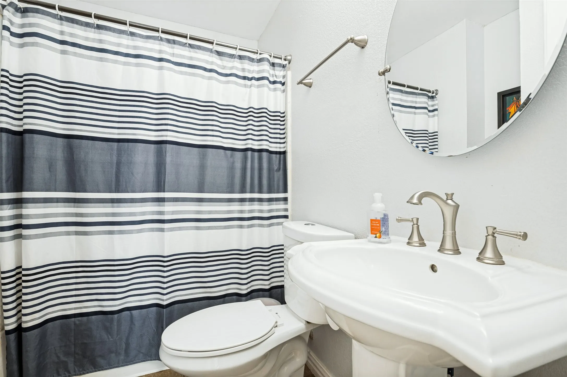 Single Family Residence For Sale in Tarrant County , 6542 Nellie Drive, Arlington, Texas 76002, 3 Bedroom, 2 Bathroom, 2 Garage spaces, 1,324 Sqft, built in 1996, mls#21384020, Real Estate Agent in Arlington, Homes For Sale in Tarrant county, Homes For Sale in Arlington, Realtor in Arlington Texas, Real Estate Brokerage Independent Realty Texas, Luminita Cordes Realtor
