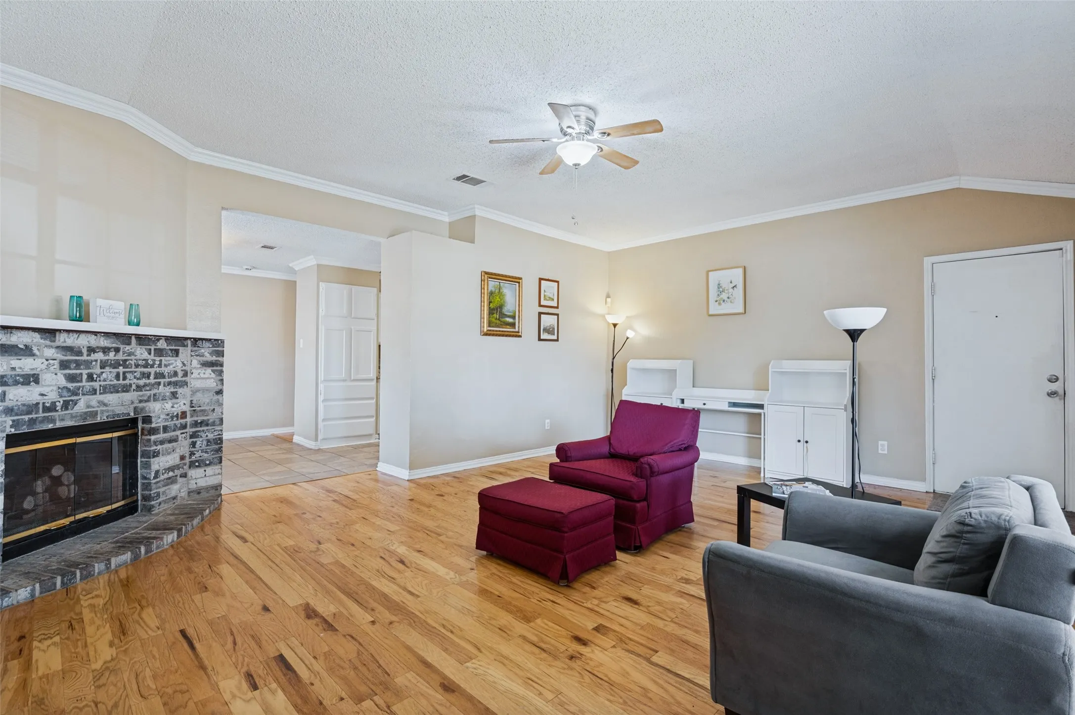 Single Family Residence For Sale in Tarrant County , 6542 Nellie Drive, Arlington, Texas 76002, 3 Bedroom, 2 Bathroom, 2 Garage spaces, 1,324 Sqft, built in 1996, mls#21384020, Real Estate Agent in Arlington, Homes For Sale in Tarrant county, Homes For Sale in Arlington, Realtor in Arlington Texas, Real Estate Brokerage Independent Realty Texas, Luminita Cordes Realtor