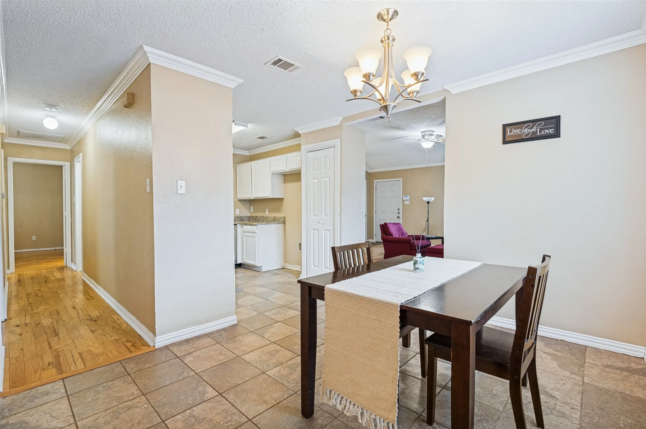 Single Family Residence For Sale in Tarrant County , 6542 Nellie Drive, Arlington, Texas 76002, 3 Bedroom, 2 Bathroom, 2 Garage spaces, 1,324 Sqft, built in 1996, mls#21384020, Real Estate Agent in Arlington, Homes For Sale in Tarrant county, Homes For Sale in Arlington, Realtor in Arlington Texas, Real Estate Brokerage Independent Realty Texas, Luminita Cordes Realtor