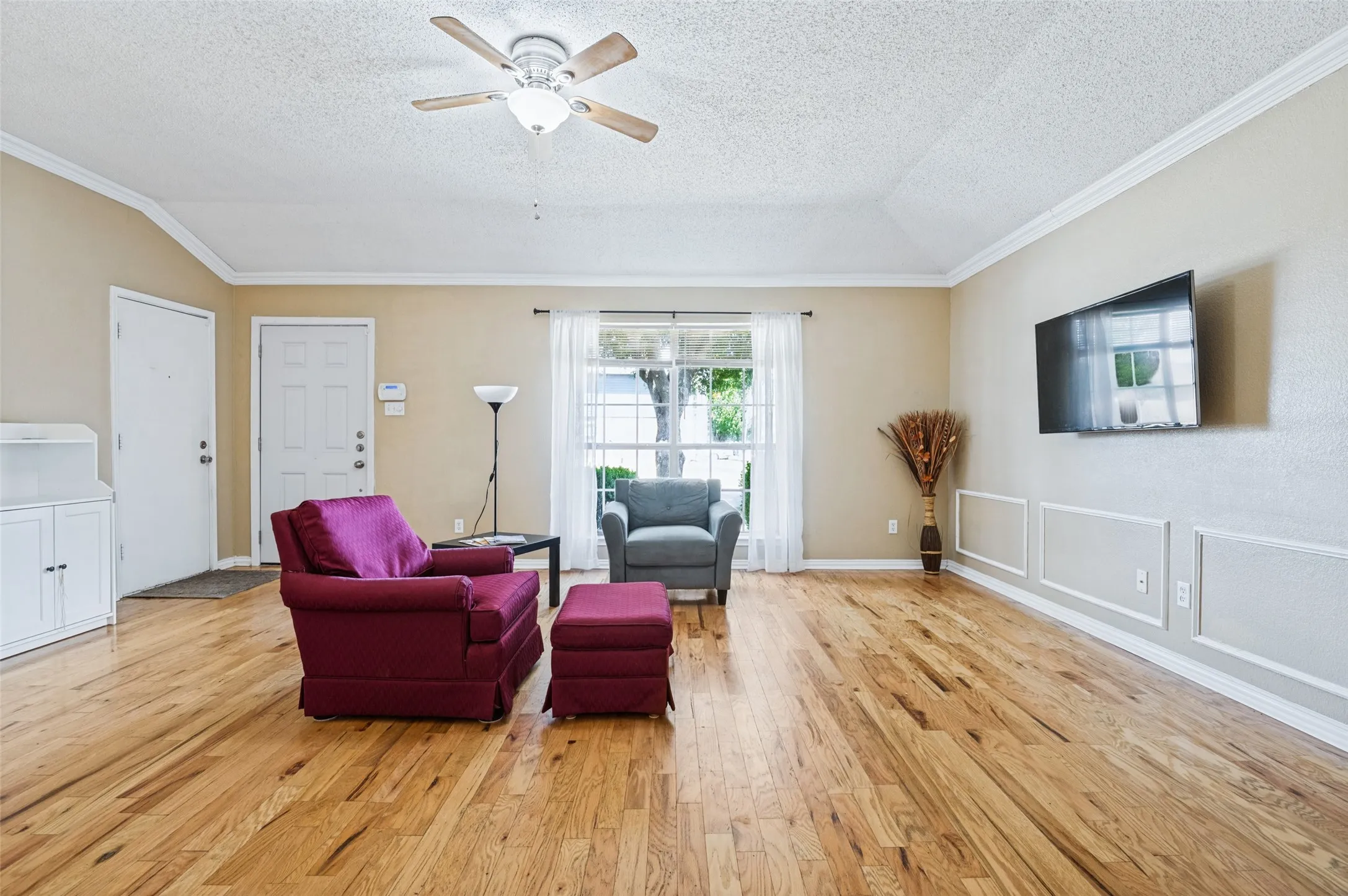 Single Family Residence For Sale in Tarrant County , 6542 Nellie Drive, Arlington, Texas 76002, 3 Bedroom, 2 Bathroom, 2 Garage spaces, 1,324 Sqft, built in 1996, mls#21384020, Real Estate Agent in Arlington, Homes For Sale in Tarrant county, Homes For Sale in Arlington, Realtor in Arlington Texas, Real Estate Brokerage Independent Realty Texas, Luminita Cordes Realtor