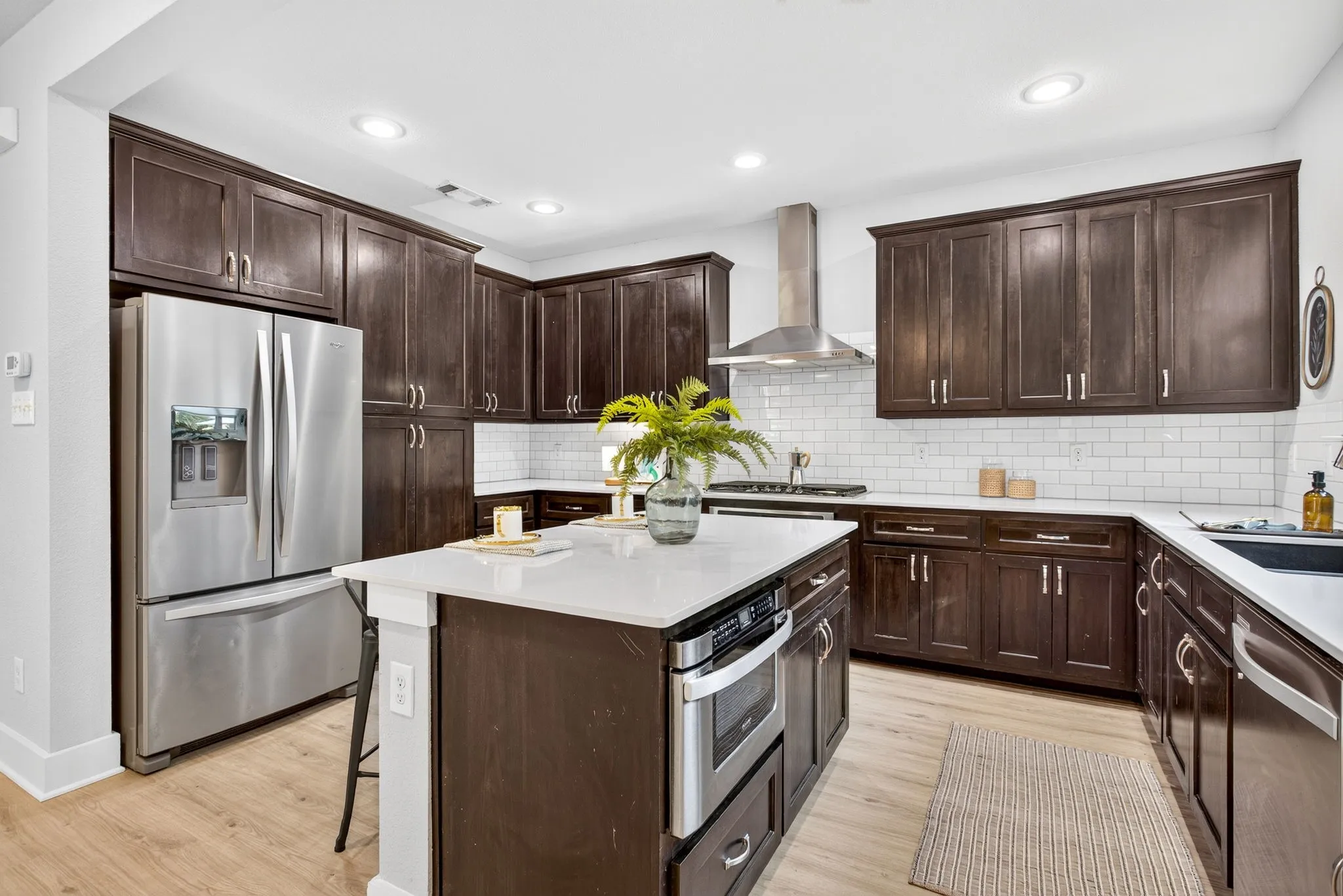 Single Family Residence For Sale in Tarrant County , 415 Templeton Drive, Fort Worth, Texas 76107, 3 Bedroom, 3 Bathroom, 2 Garage spaces, 2,278 Sqft, built in 2014, mls#21383875, Real Estate Agent in Fort Worth, Homes For Sale in Tarrant county, Homes For Sale in Fort Worth, Realtor in Fort Worth Texas, Real Estate Brokerage Independent Realty Texas, Luminita Cordes Realtor