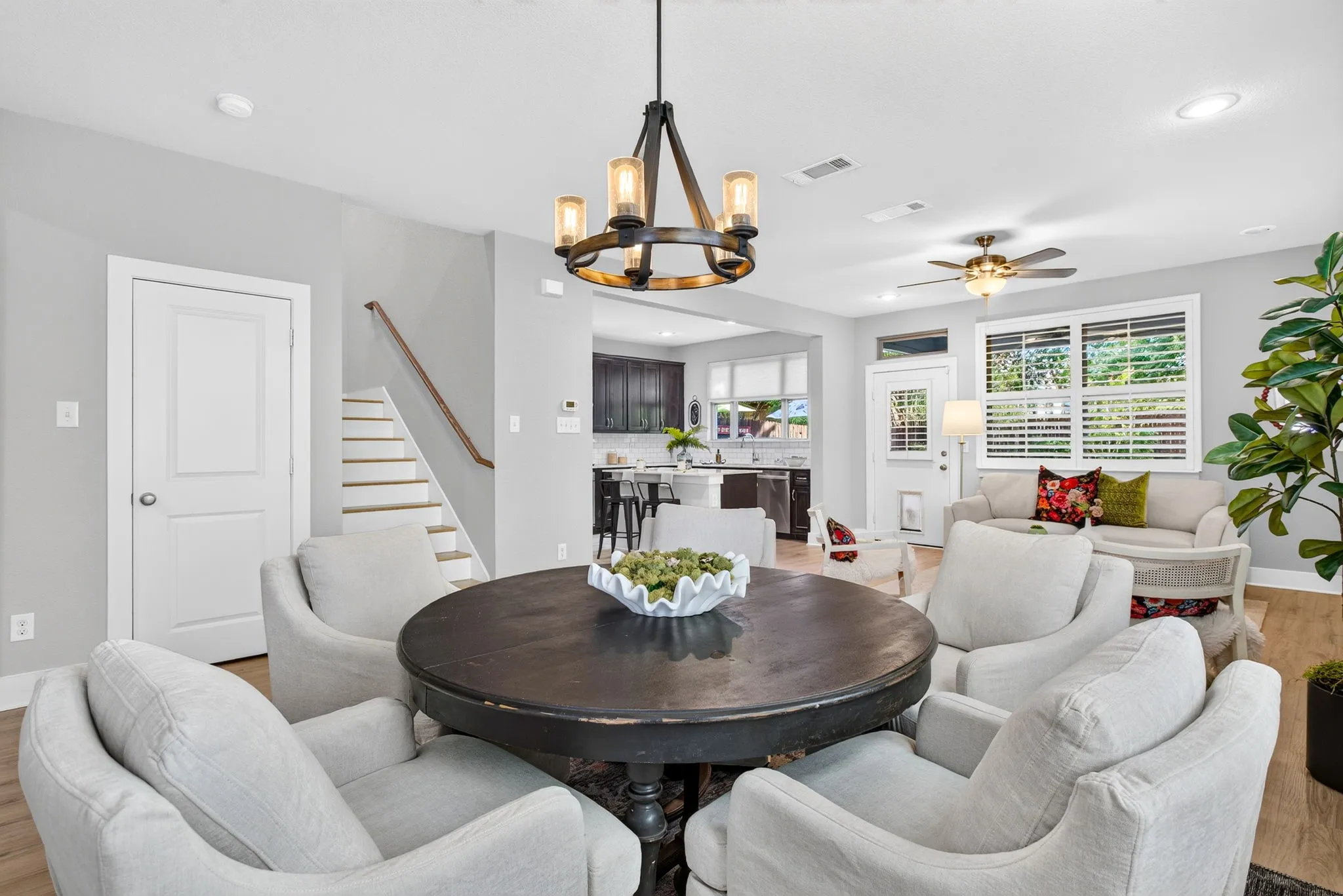 Single Family Residence For Sale in Tarrant County , 415 Templeton Drive, Fort Worth, Texas 76107, 3 Bedroom, 3 Bathroom, 2 Garage spaces, 2,278 Sqft, built in 2014, mls#21383875, Real Estate Agent in Fort Worth, Homes For Sale in Tarrant county, Homes For Sale in Fort Worth, Realtor in Fort Worth Texas, Real Estate Brokerage Independent Realty Texas, Luminita Cordes Realtor