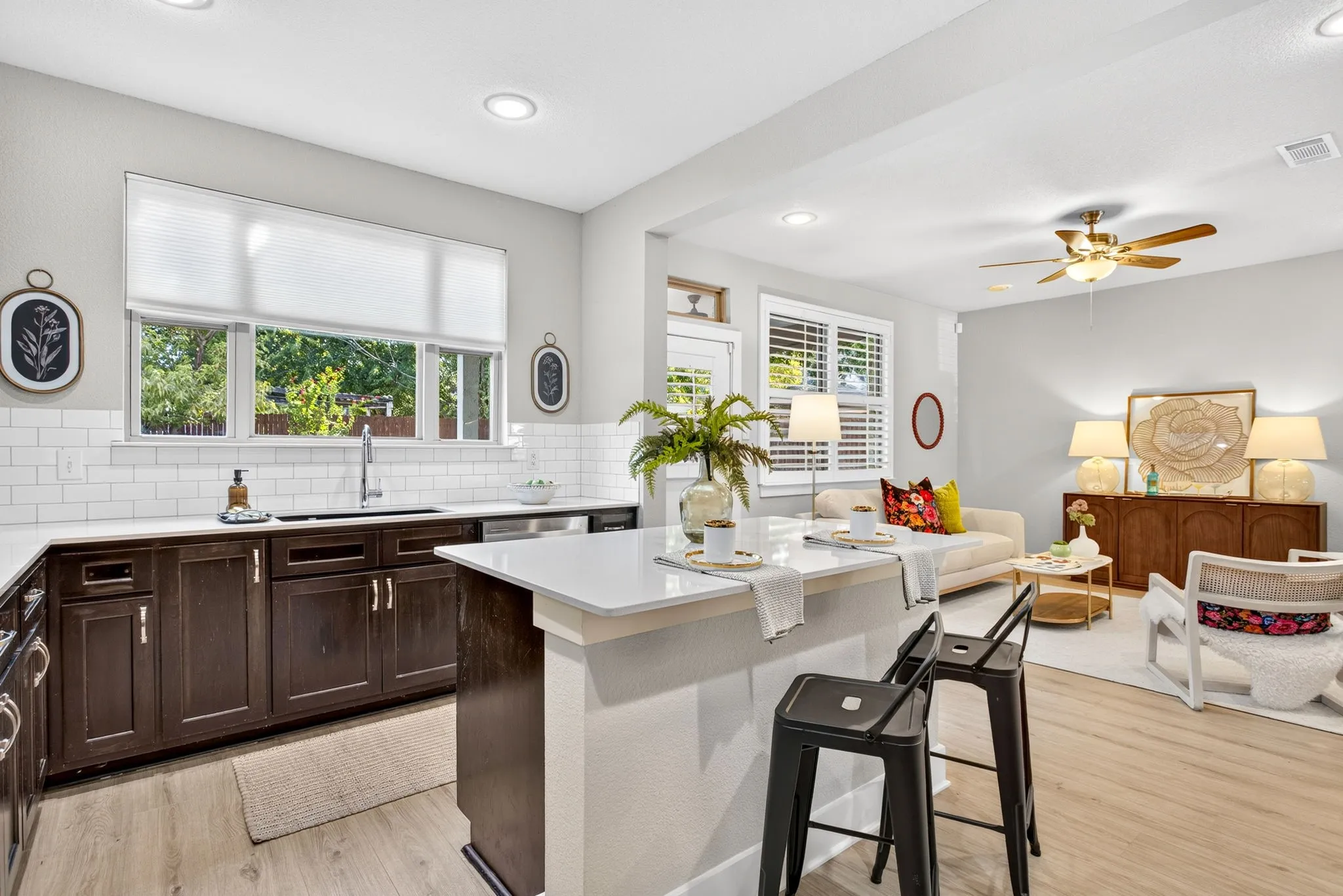 Single Family Residence For Sale in Tarrant County , 415 Templeton Drive, Fort Worth, Texas 76107, 3 Bedroom, 3 Bathroom, 2 Garage spaces, 2,278 Sqft, built in 2014, mls#21383875, Real Estate Agent in Fort Worth, Homes For Sale in Tarrant county, Homes For Sale in Fort Worth, Realtor in Fort Worth Texas, Real Estate Brokerage Independent Realty Texas, Luminita Cordes Realtor