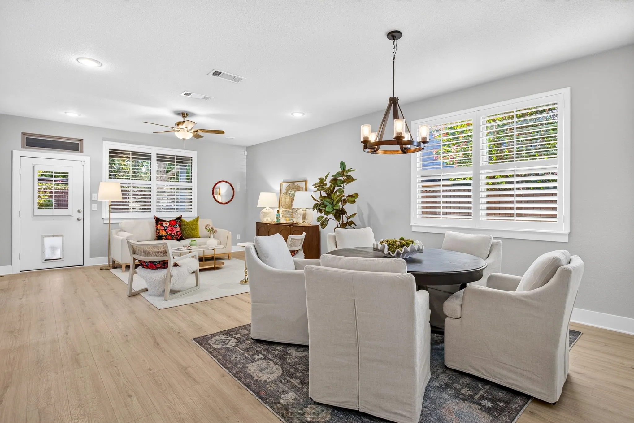Single Family Residence For Sale in Tarrant County , 415 Templeton Drive, Fort Worth, Texas 76107, 3 Bedroom, 3 Bathroom, 2 Garage spaces, 2,278 Sqft, built in 2014, mls#21383875, Real Estate Agent in Fort Worth, Homes For Sale in Tarrant county, Homes For Sale in Fort Worth, Realtor in Fort Worth Texas, Real Estate Brokerage Independent Realty Texas, Luminita Cordes Realtor