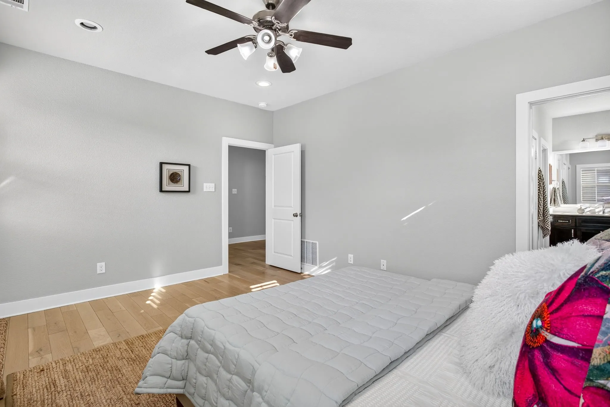 Single Family Residence For Sale in Tarrant County , 415 Templeton Drive, Fort Worth, Texas 76107, 3 Bedroom, 3 Bathroom, 2 Garage spaces, 2,278 Sqft, built in 2014, mls#21383875, Real Estate Agent in Fort Worth, Homes For Sale in Tarrant county, Homes For Sale in Fort Worth, Realtor in Fort Worth Texas, Real Estate Brokerage Independent Realty Texas, Luminita Cordes Realtor