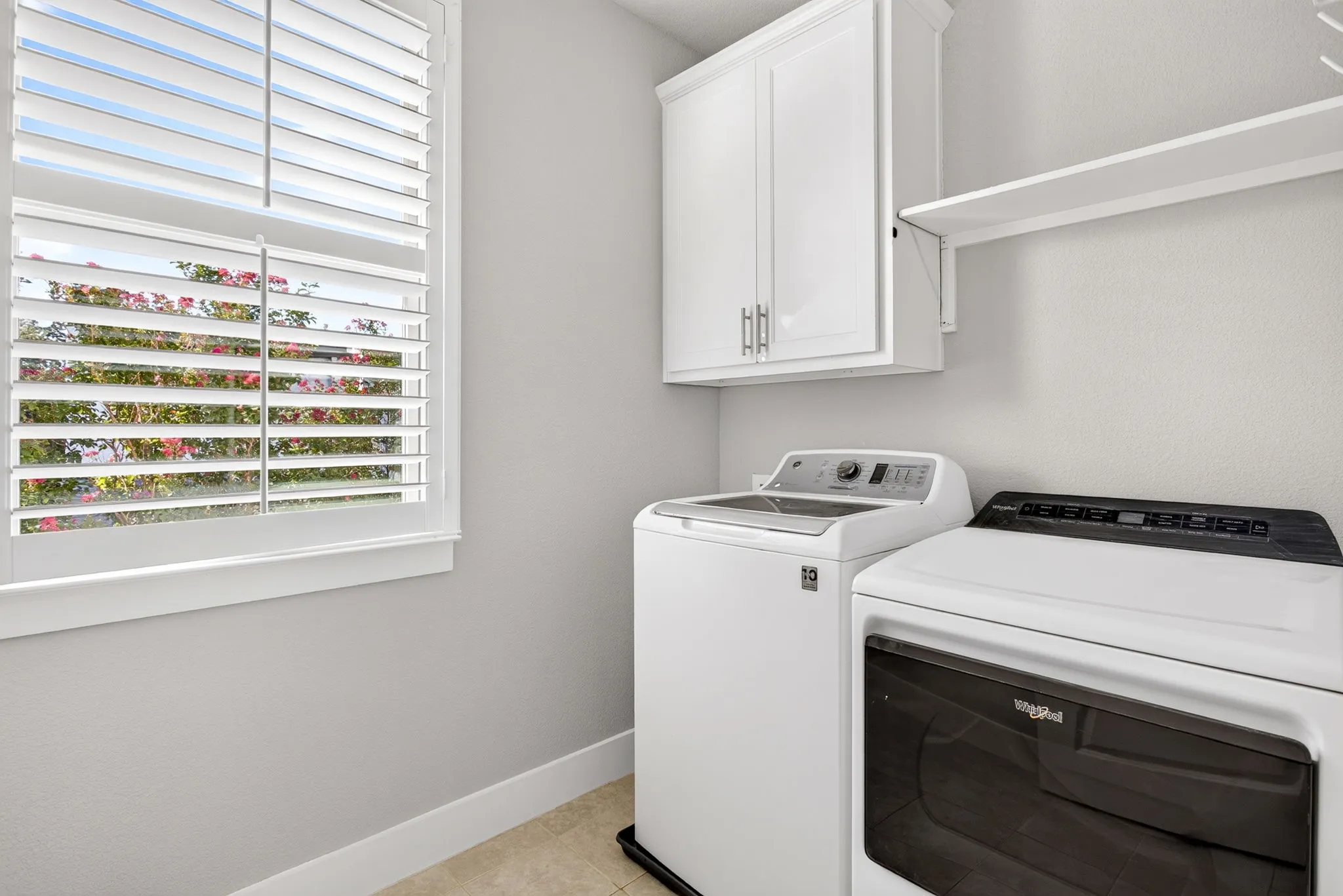 Single Family Residence For Sale in Tarrant County , 415 Templeton Drive, Fort Worth, Texas 76107, 3 Bedroom, 3 Bathroom, 2 Garage spaces, 2,278 Sqft, built in 2014, mls#21383875, Real Estate Agent in Fort Worth, Homes For Sale in Tarrant county, Homes For Sale in Fort Worth, Realtor in Fort Worth Texas, Real Estate Brokerage Independent Realty Texas, Luminita Cordes Realtor