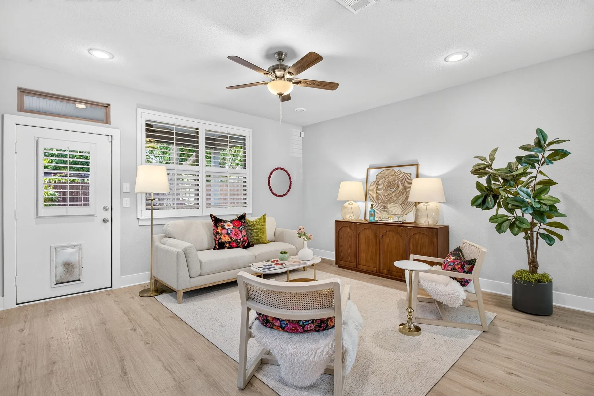 Single Family Residence For Sale in Tarrant County , 415 Templeton Drive, Fort Worth, Texas 76107, 3 Bedroom, 3 Bathroom, 2 Garage spaces, 2,278 Sqft, built in 2014, mls#21383875, Real Estate Agent in Fort Worth, Homes For Sale in Tarrant county, Homes For Sale in Fort Worth, Realtor in Fort Worth Texas, Real Estate Brokerage Independent Realty Texas, Luminita Cordes Realtor