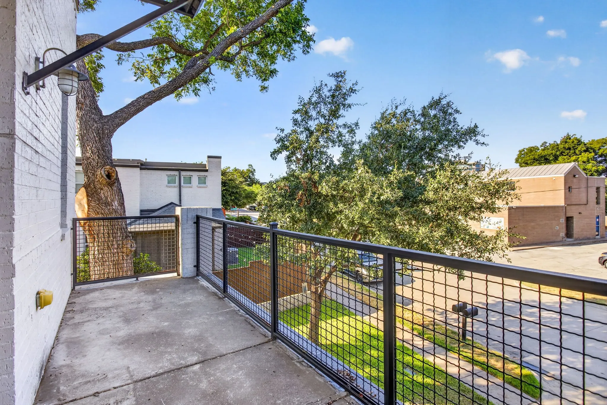 Single Family Residence For Sale in Tarrant County , 415 Templeton Drive, Fort Worth, Texas 76107, 3 Bedroom, 3 Bathroom, 2 Garage spaces, 2,278 Sqft, built in 2014, mls#21383875, Real Estate Agent in Fort Worth, Homes For Sale in Tarrant county, Homes For Sale in Fort Worth, Realtor in Fort Worth Texas, Real Estate Brokerage Independent Realty Texas, Luminita Cordes Realtor