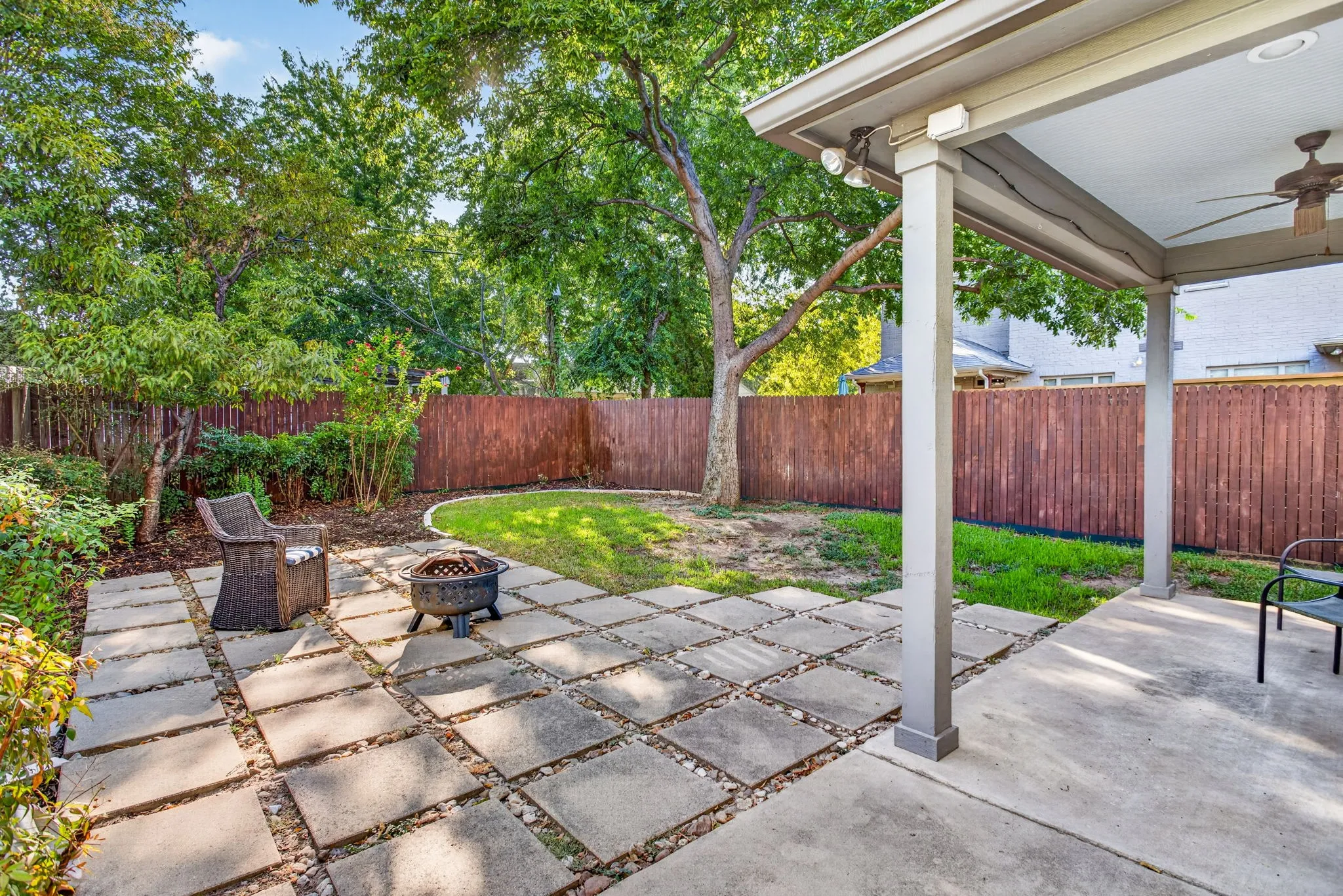 Single Family Residence For Sale in Tarrant County , 415 Templeton Drive, Fort Worth, Texas 76107, 3 Bedroom, 3 Bathroom, 2 Garage spaces, 2,278 Sqft, built in 2014, mls#21383875, Real Estate Agent in Fort Worth, Homes For Sale in Tarrant county, Homes For Sale in Fort Worth, Realtor in Fort Worth Texas, Real Estate Brokerage Independent Realty Texas, Luminita Cordes Realtor