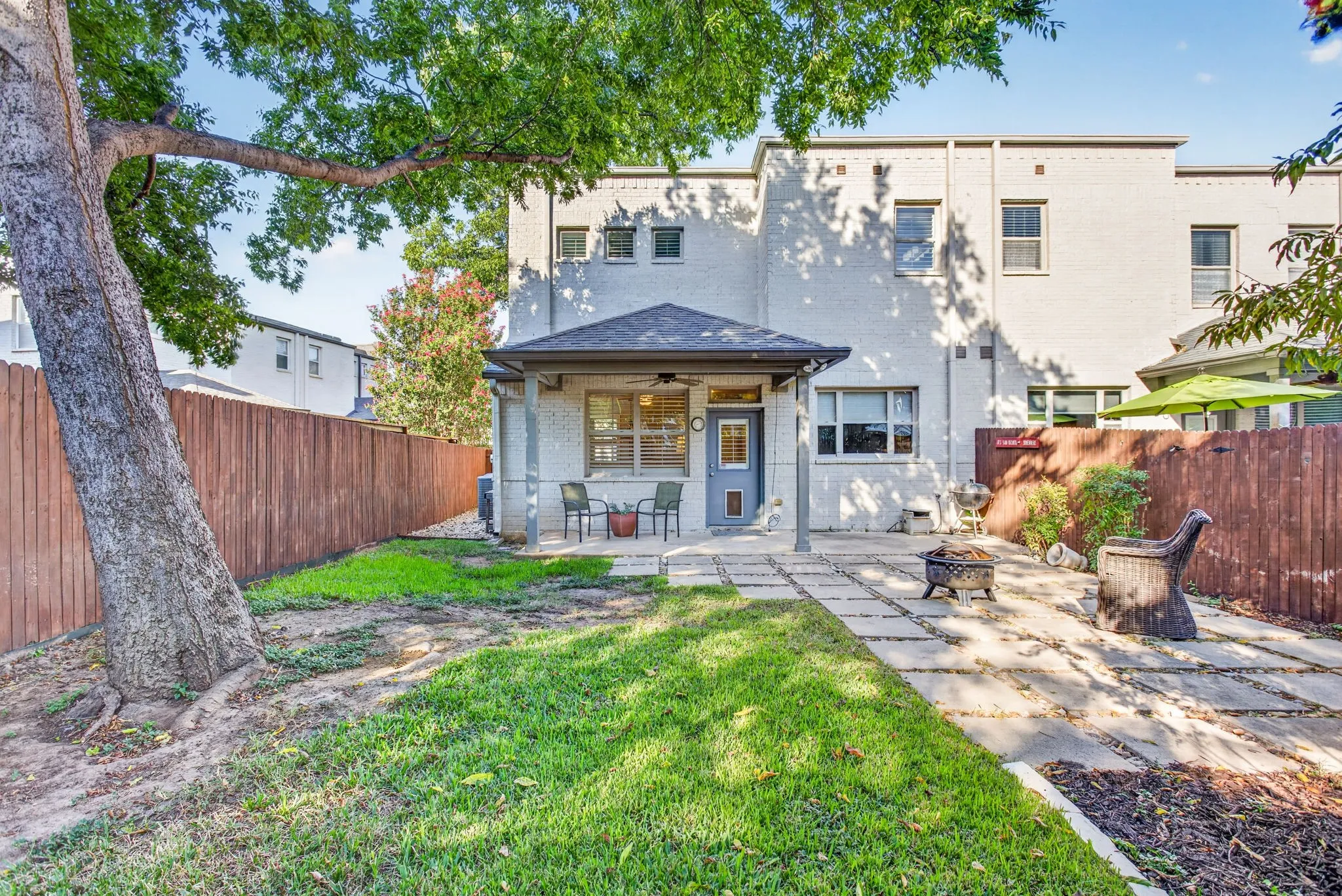 Single Family Residence For Sale in Tarrant County , 415 Templeton Drive, Fort Worth, Texas 76107, 3 Bedroom, 3 Bathroom, 2 Garage spaces, 2,278 Sqft, built in 2014, mls#21383875, Real Estate Agent in Fort Worth, Homes For Sale in Tarrant county, Homes For Sale in Fort Worth, Realtor in Fort Worth Texas, Real Estate Brokerage Independent Realty Texas, Luminita Cordes Realtor