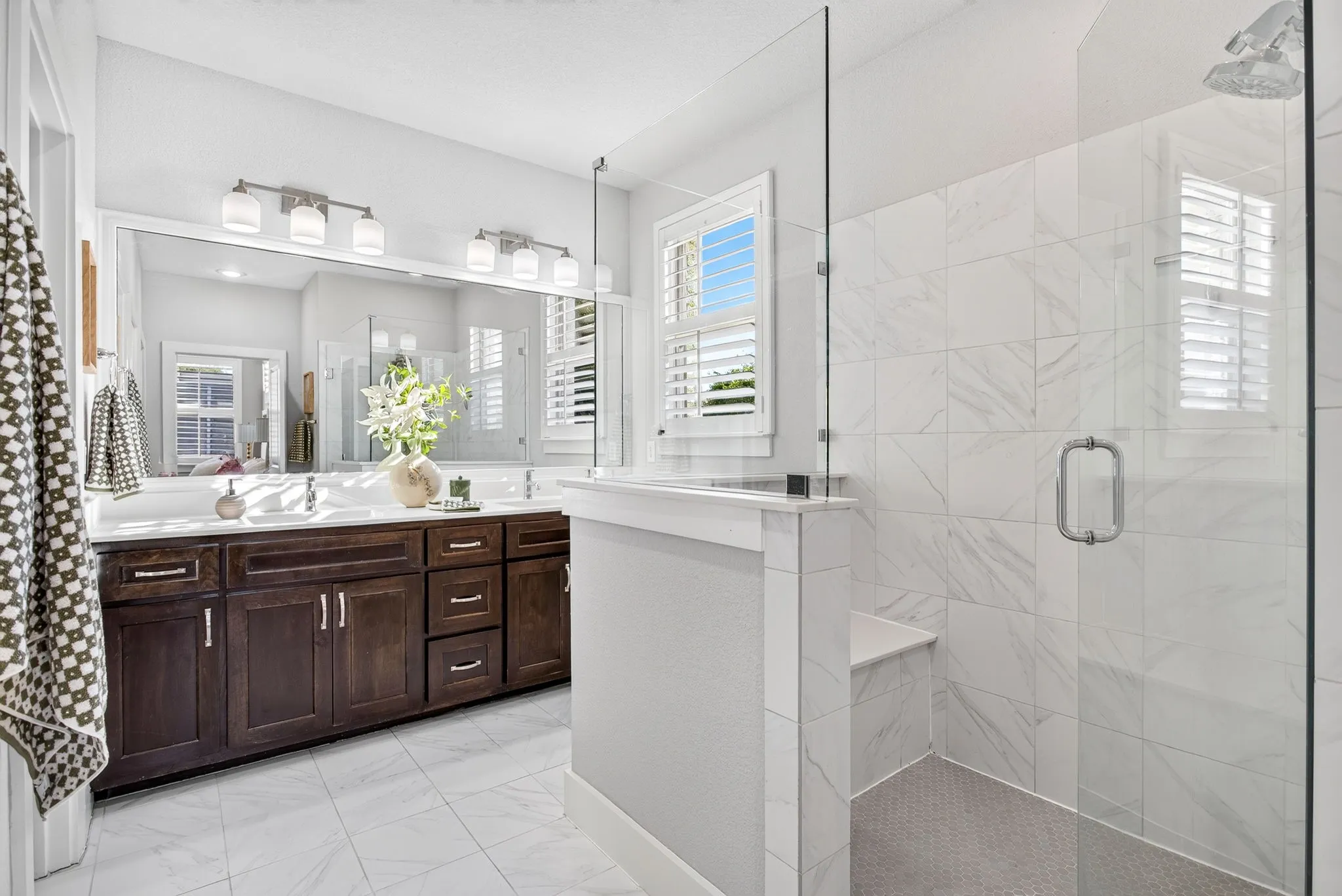 Single Family Residence For Sale in Tarrant County , 415 Templeton Drive, Fort Worth, Texas 76107, 3 Bedroom, 3 Bathroom, 2 Garage spaces, 2,278 Sqft, built in 2014, mls#21383875, Real Estate Agent in Fort Worth, Homes For Sale in Tarrant county, Homes For Sale in Fort Worth, Realtor in Fort Worth Texas, Real Estate Brokerage Independent Realty Texas, Luminita Cordes Realtor