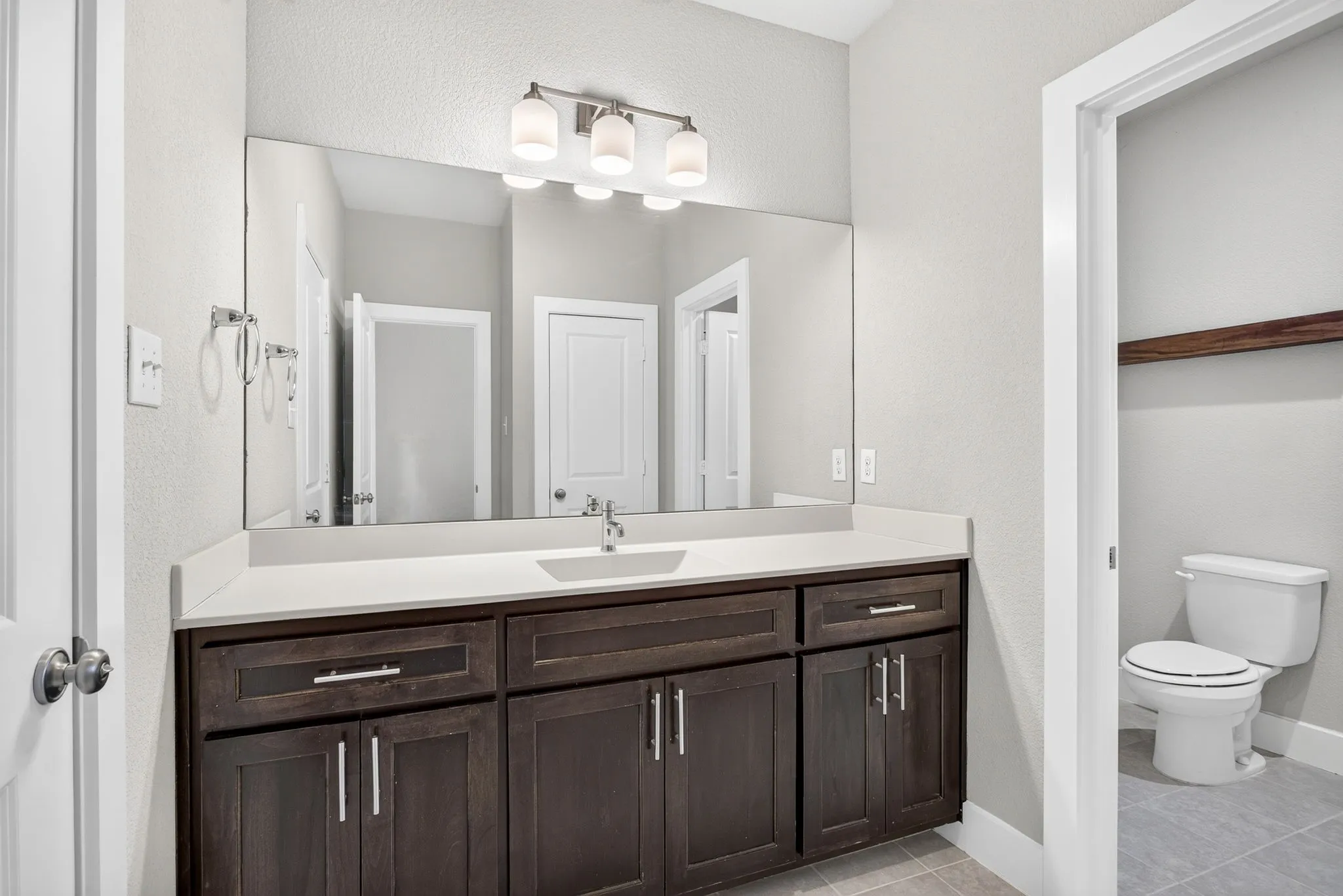 Single Family Residence For Sale in Tarrant County , 415 Templeton Drive, Fort Worth, Texas 76107, 3 Bedroom, 3 Bathroom, 2 Garage spaces, 2,278 Sqft, built in 2014, mls#21383875, Real Estate Agent in Fort Worth, Homes For Sale in Tarrant county, Homes For Sale in Fort Worth, Realtor in Fort Worth Texas, Real Estate Brokerage Independent Realty Texas, Luminita Cordes Realtor
