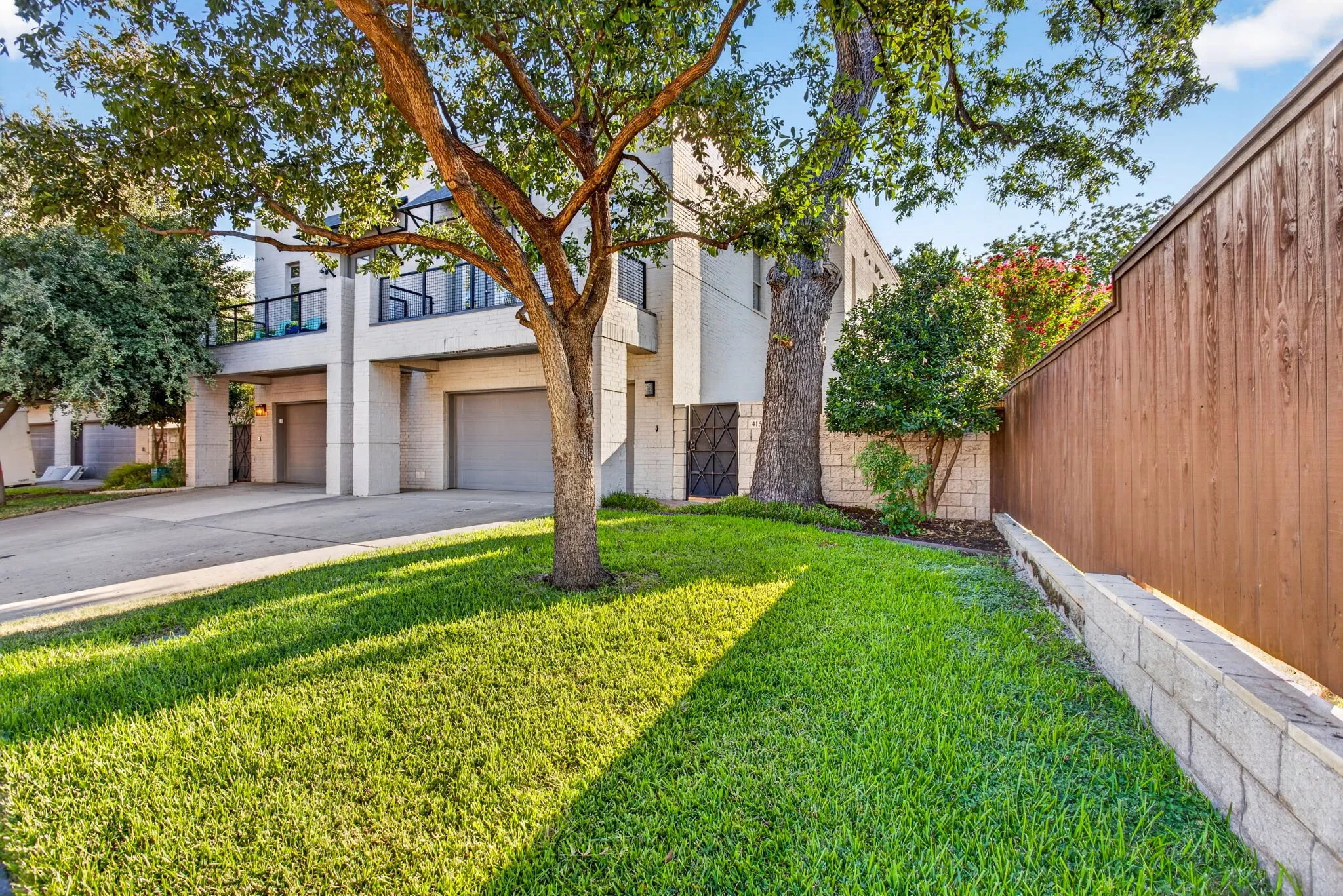 Single Family Residence For Sale in Tarrant County , 415 Templeton Drive, Fort Worth, Texas 76107, 3 Bedroom, 3 Bathroom, 2 Garage spaces, 2,278 Sqft, built in 2014, mls#21383875, Real Estate Agent in Fort Worth, Homes For Sale in Tarrant county, Homes For Sale in Fort Worth, Realtor in Fort Worth Texas, Real Estate Brokerage Independent Realty Texas, Luminita Cordes Realtor