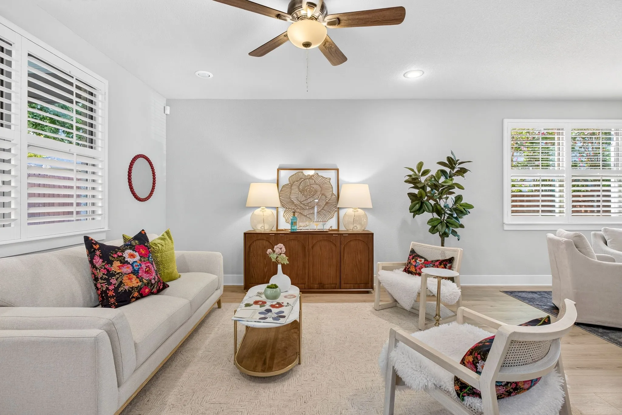 Single Family Residence For Sale in Tarrant County , 415 Templeton Drive, Fort Worth, Texas 76107, 3 Bedroom, 3 Bathroom, 2 Garage spaces, 2,278 Sqft, built in 2014, mls#21383875, Real Estate Agent in Fort Worth, Homes For Sale in Tarrant county, Homes For Sale in Fort Worth, Realtor in Fort Worth Texas, Real Estate Brokerage Independent Realty Texas, Luminita Cordes Realtor